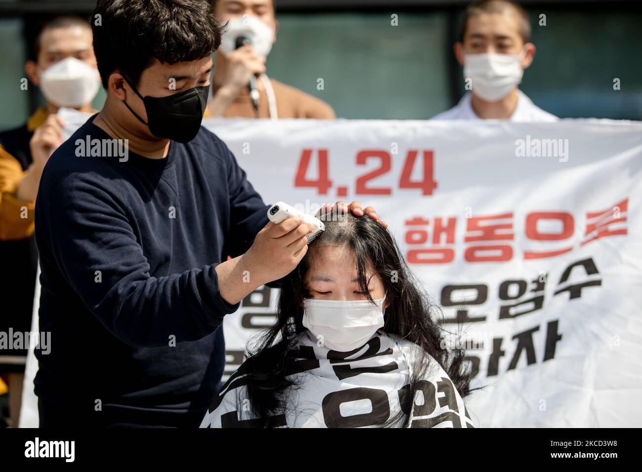 34 of South Korean college student protesters shave their hairs in a protest against Japan's decision to release radioactive water from the Fukushima Nuclear Power Plant into the ocean, at in front of the Japanese embassy on 20 April, 2021 in Seoul, South Korea. On April 13th, the Japanese government decided to discharge radioactive water from the crippled Fukushima nuclear plant into the Pacific Ocean. (Photo by Chris Jung/NurPhoto) Stock Photo