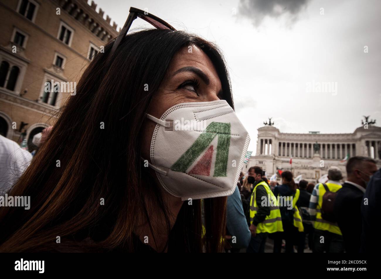 Italian airline hi-res stock photography and images - Page 5 - Alamy, image size:1300x953