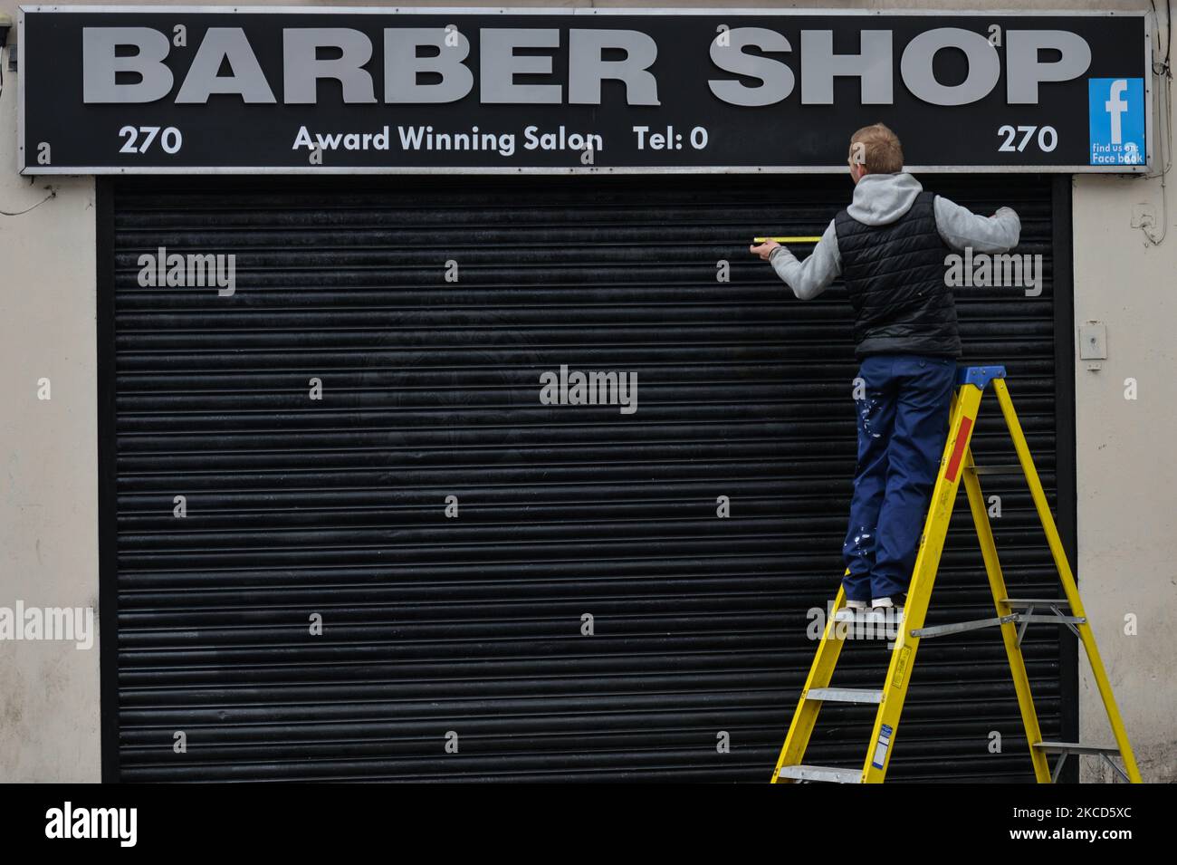 Facade barber shop hi-res stock photography and images - Page 5 - Alamy