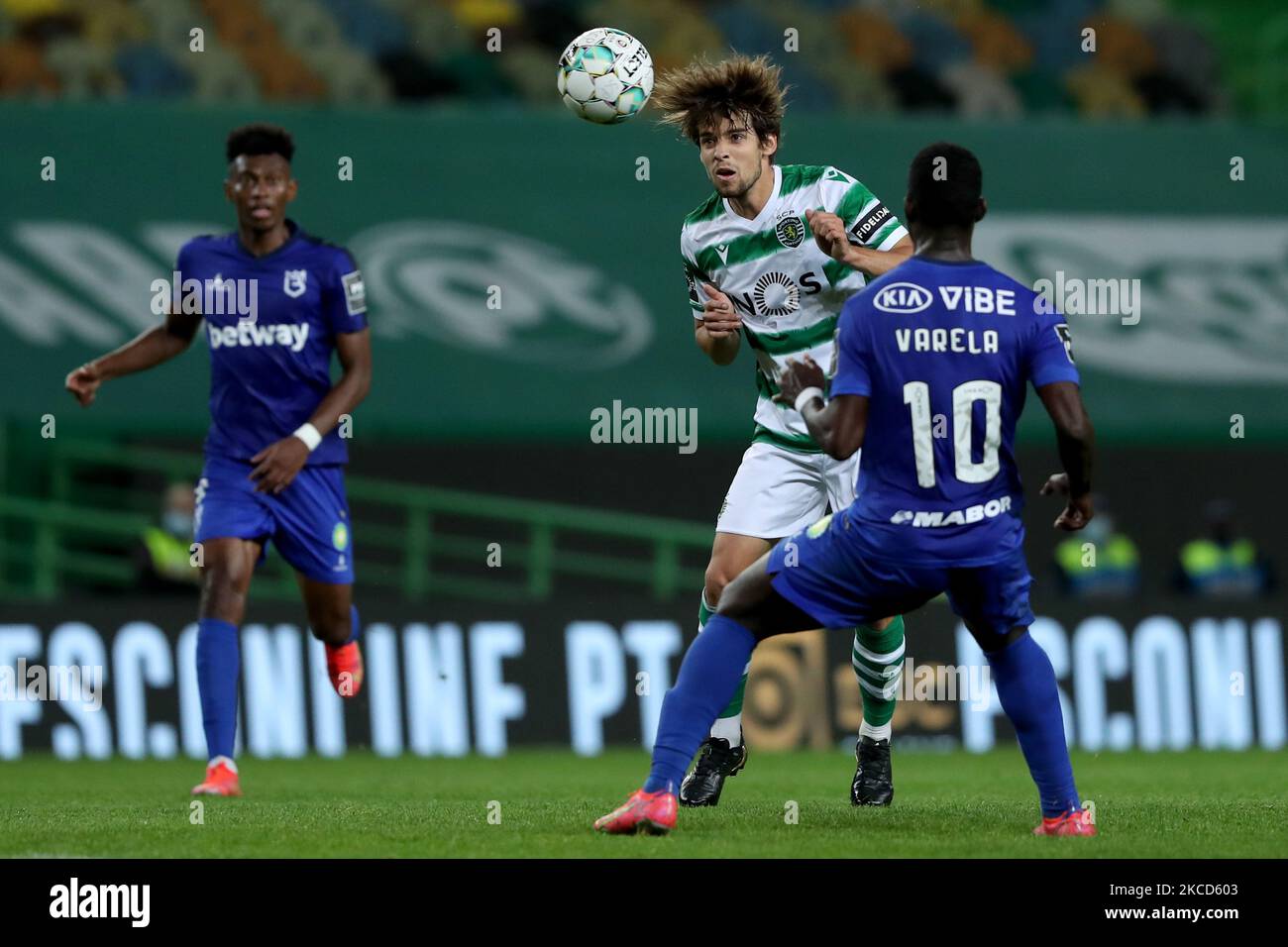 Daniel Braganca of Sporting CP (C ) vies with Silvestre Varela of Belenenses SAD during the Portuguese League football match between Sporting CP and Belenenses SAD at Jose Alvalade stadium in Lisbon, Portugal on April 21, 2021. (Photo by Pedro FiÃºza/NurPhoto) Stock Photo
