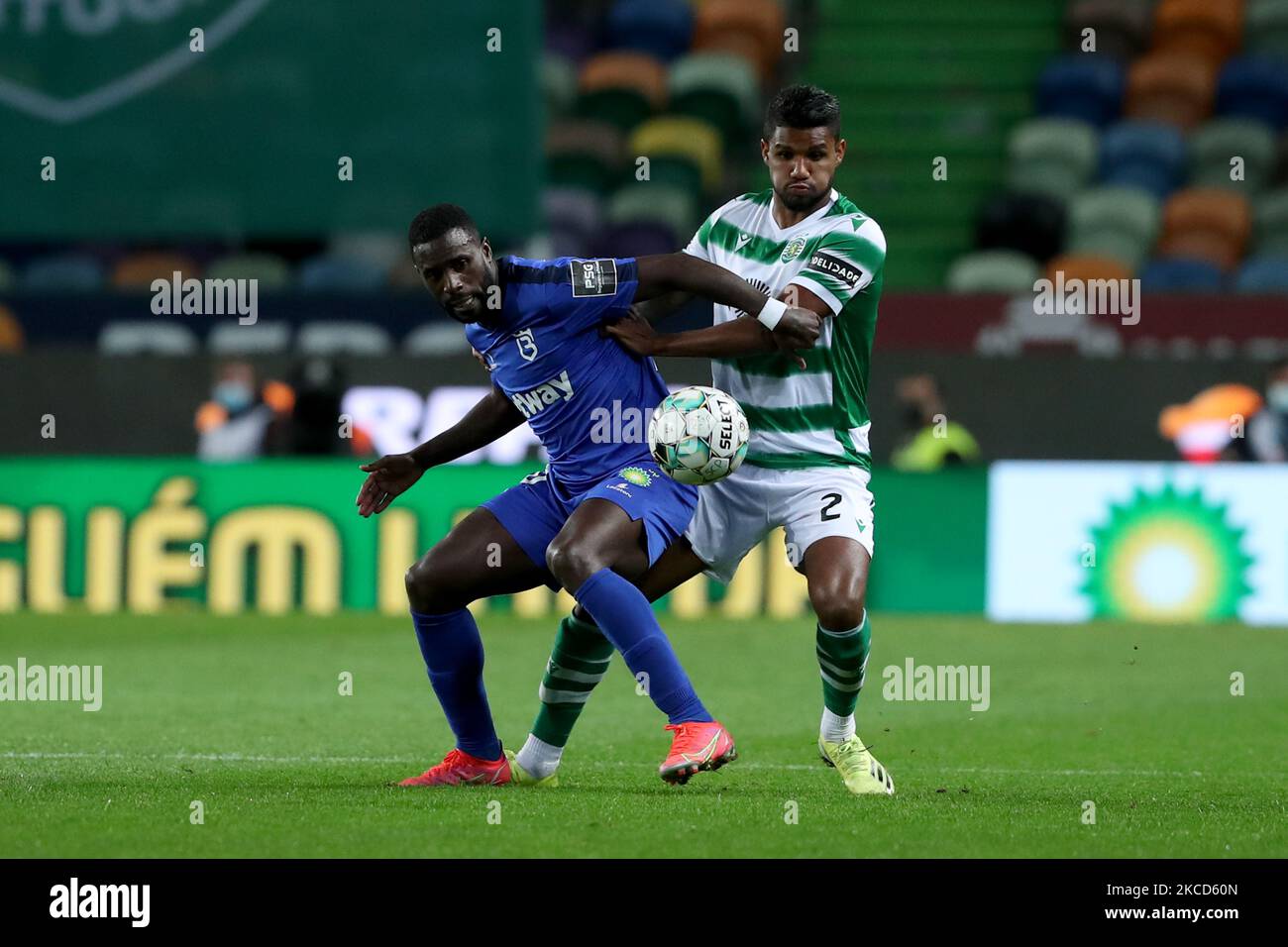 Matheus Reis of Sporting CP (R ) vies with Silvestre Varela of Belenenses SAD during the Portuguese League football match between Sporting CP and Belenenses SAD at Jose Alvalade stadium in Lisbon, Portugal on April 21, 2021. (Photo by Pedro FiÃºza/NurPhoto) Stock Photo