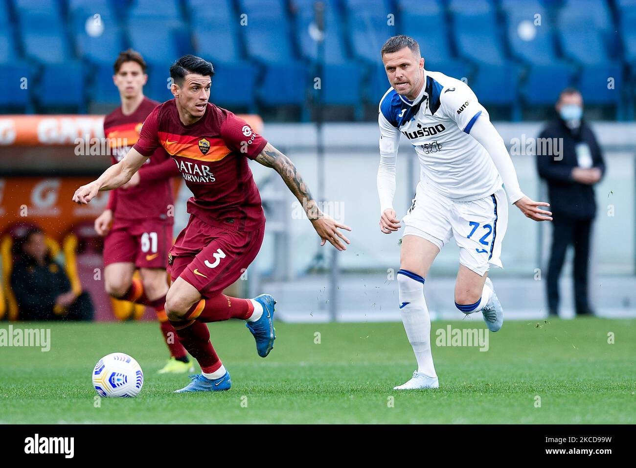 Roger Ibanez of AS Roma and Josip Ilicic of Atalanta BC compete for the ball during the Serie A match between AS Roma and Atalanta BC at Stadio Olimpico, Rome, Italy on 22 April 2021. (Photo by Giuseppe Maffia/NurPhoto) Stock Photo
