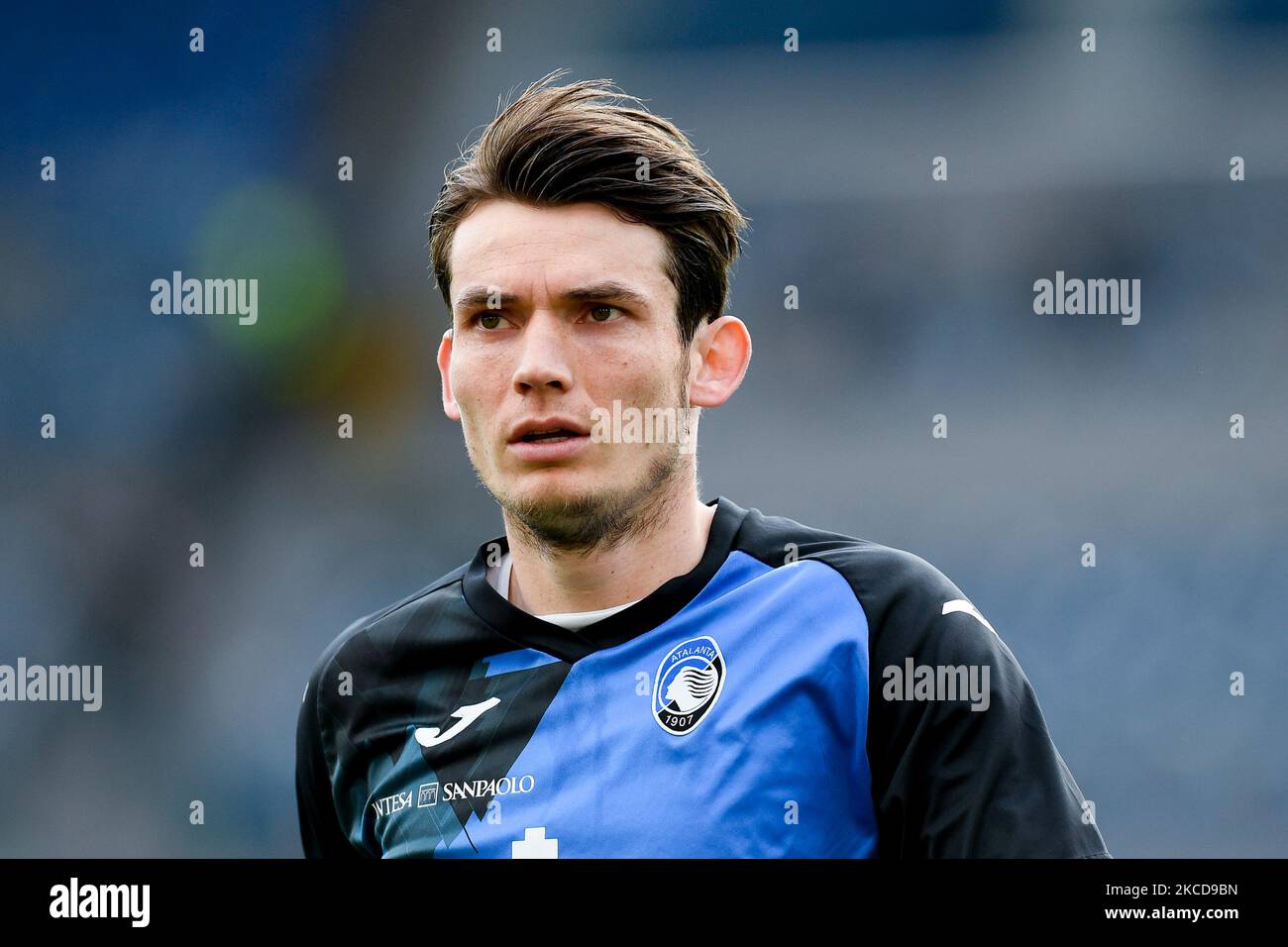 Marten de Roon of Atalanta BC looks on during the Serie A match between ...