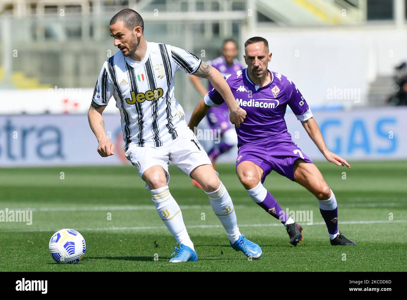 Christian Kouame of ACF Fiorentina and Alex Sandro of Juventus FC compete  for the ball during the Serie A football match between Juventus FC and ACF  Stock Photo - Alamy