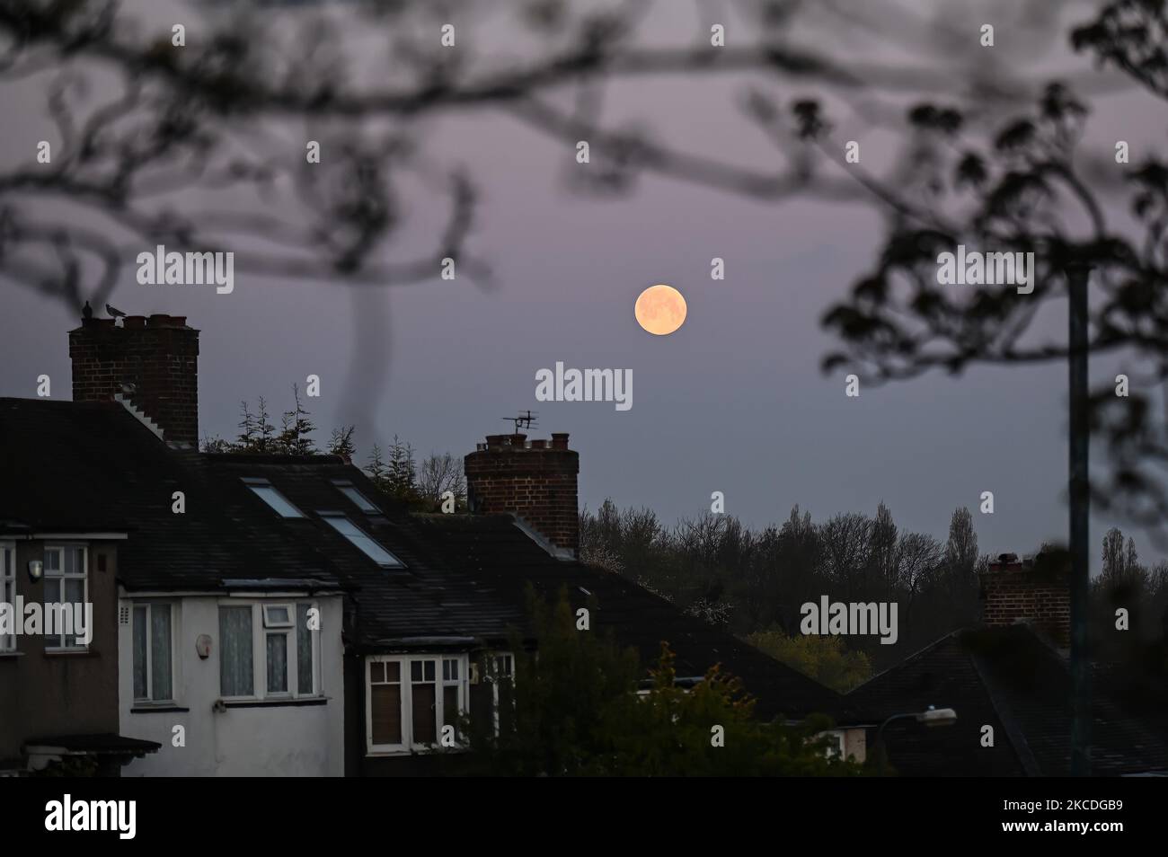 The supermoon rises above South East London, UK on April 27, 2021. A supermoon is a full moon or a new moon that nearly coincides with perigee--the closest that the Moon comes to the Earth. (Photo by Robin Pope/NurPhoto) Stock Photo