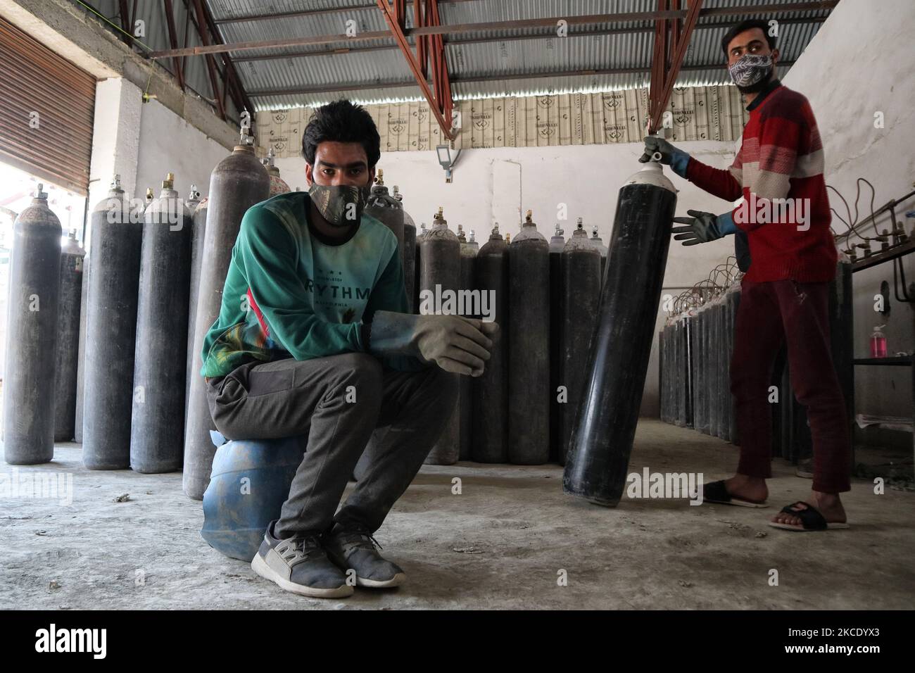 A Worker shifts oxygen cylinders at an oxygen refiiling facility as hopitals face oxygen shortages in Srinagar, Indian Administered Kashmir on 03 May 2021. Jammu and Kashmir records 51 deaths which is the highest number of Covid-19 related deaths in the region. However, India reported nearly 370,000 fresh covid-19 cases and 3421 new deaths. (Photo by Muzamil Mattoo/NurPhoto) Stock Photo
