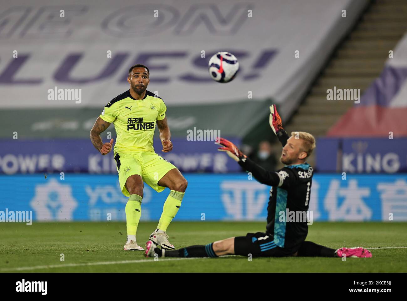 Callum Wilson of Newcastle United lobs Kasper Schmeichel of Leicester City during the Premier League match between Leicester City and Newcastle United at the King Power Stadium, Leicester on Friday 7th May 2021. (Photo by James Holyoak/MI News/NurPhoto) Stock Photo