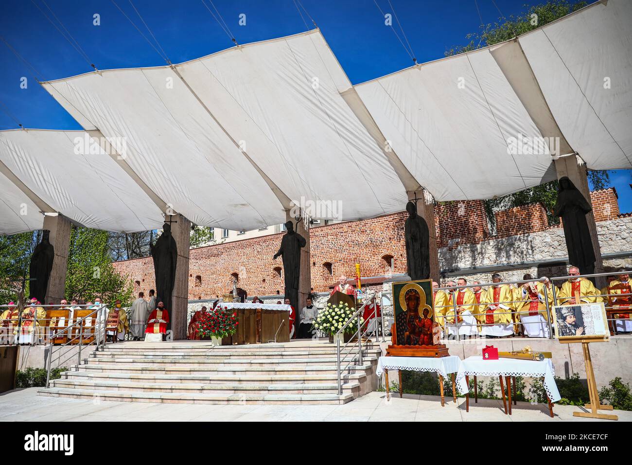 An outdoor altar is seen during the ceremony commemorating St. Stanislaus at Church on the Rock in Krakow, Poland on May 9, 2021. Each year on the first Sunday following May 8, a procession honoring Stanislaus of Szczepanow, a Polish bishop and martyr (1030-1079), walks through the streets of Krakow carring relics of saints and blessed. This year, due to the coronavirus pandemic, the procession was cancelled but faithful may attend the Holy Mass celebrated outdoors with the participation of the Polish Episcopate. (Photo by Beata Zawrzel/NurPhoto) Stock Photo