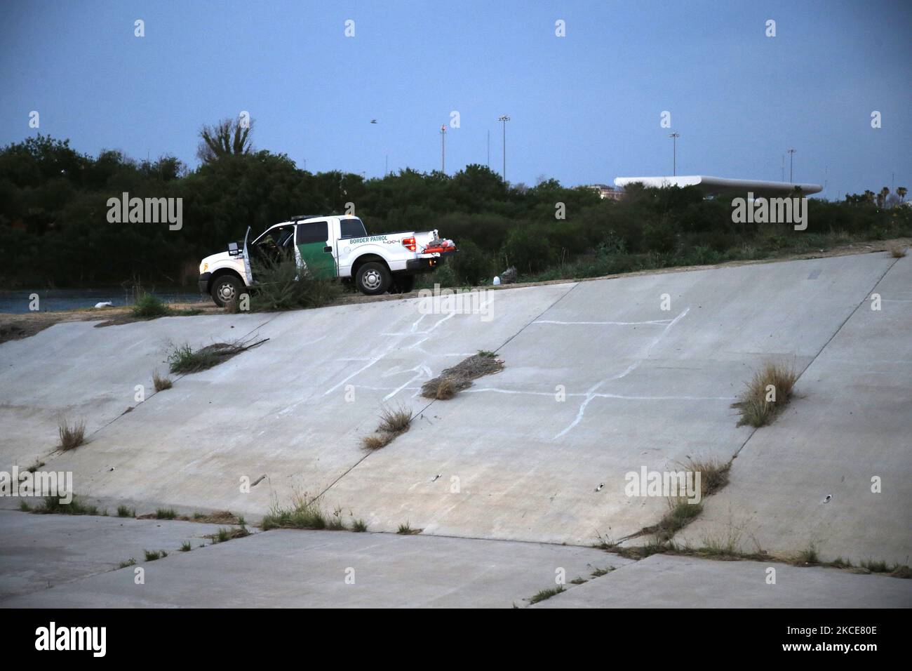 A Border Patrol vehicle manned by Texas National Guardsmen stands along