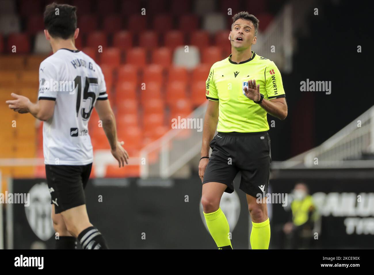 Who is Jesús Gil Manzano, the referee for Barcelona vs Real Madrid