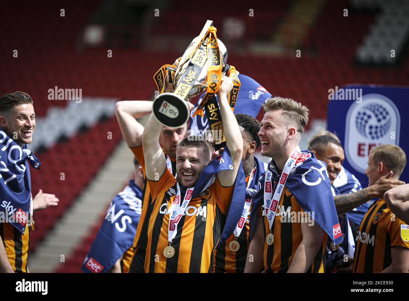 Hull City trophy celebrations during the Sky Bet League 1 match between Charlton Athletic and Hull City at The Valley, London, UK on 9th May 2021. (Photo by Tom West/MI News/NurPhoto) Stock Photo