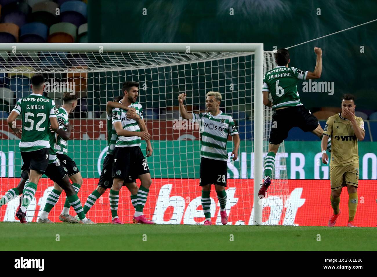 Paulinho of Sporting CP celebrates with teammates after scoring a News  Photo - Getty Images