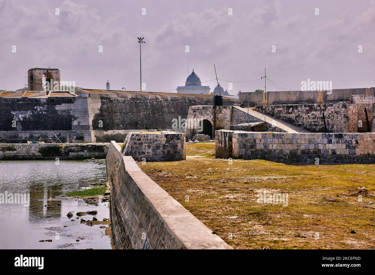 Jaffna Fort in Jaffna, Sri Lanka. Jaffna Fort was built by the Portuguese at Jaffna, Sri Lanka in 1618 under Phillippe de Oliveira following the Portuguese invasion of Jaffna. The fort is located near the coastal village of Gurunagar. Due to numerous miracles attributed to the statue of Virgin Mary in the church nearby, the fort was named as Fortress of Our Lady of Miracles of Jafanapatao (Fortaleza de Nossa Senhora dos Milagres de Jafanapatao). It was captured by the Dutch under Rijcklof van Goens in 1658 who expanded it. In 1795, it was taken over by the British, and remained under the contr Stock Photo