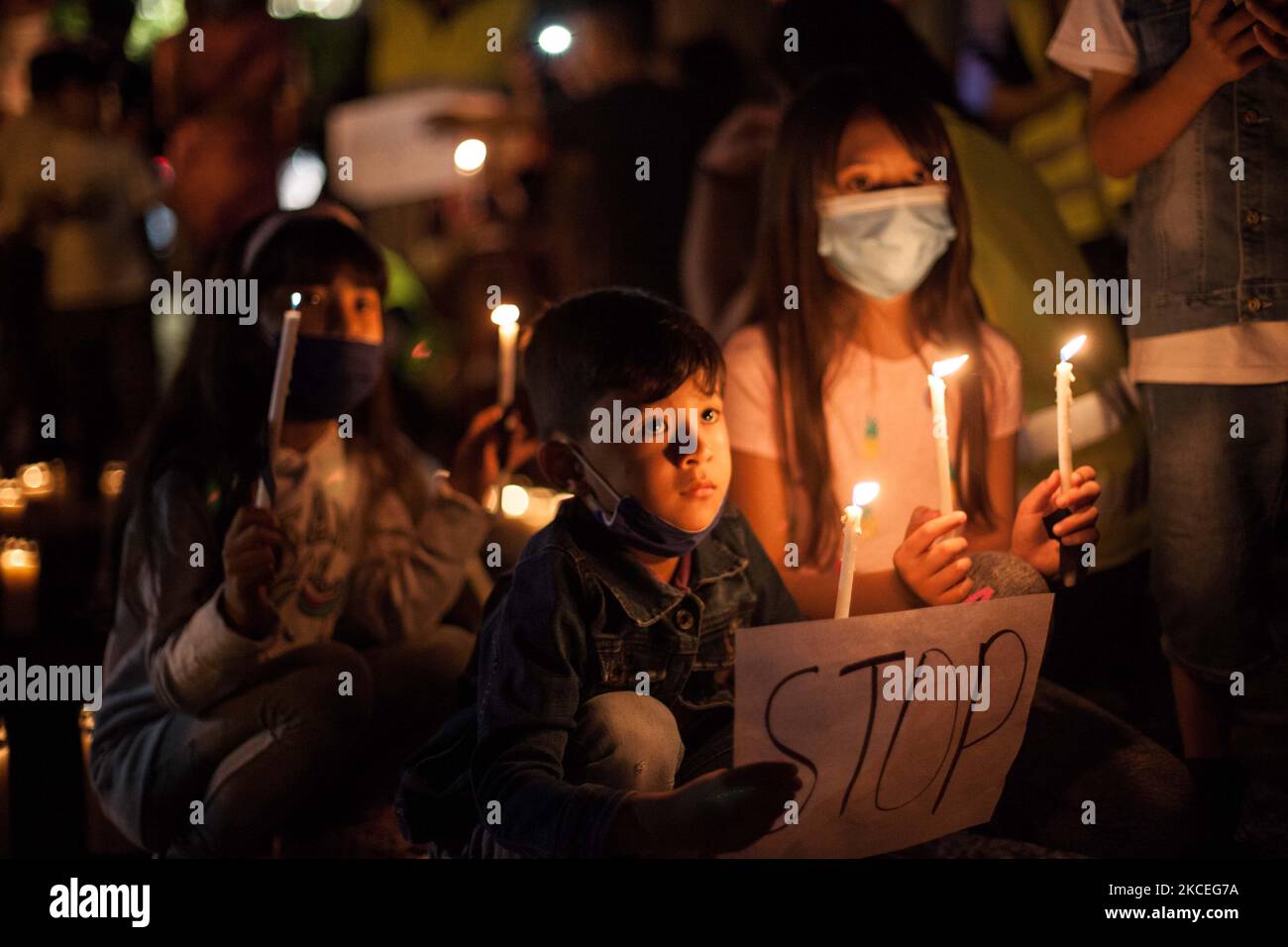 Children hold candles in a demonstration by members of the Afghan Community in Athens, Greece, on May 13, 2021, in protest of the school attacks on Saturday May 8, in Kabul, Afghanistan. (Photo by Konstantinos Zilos/NurPhoto) Stock Photo
