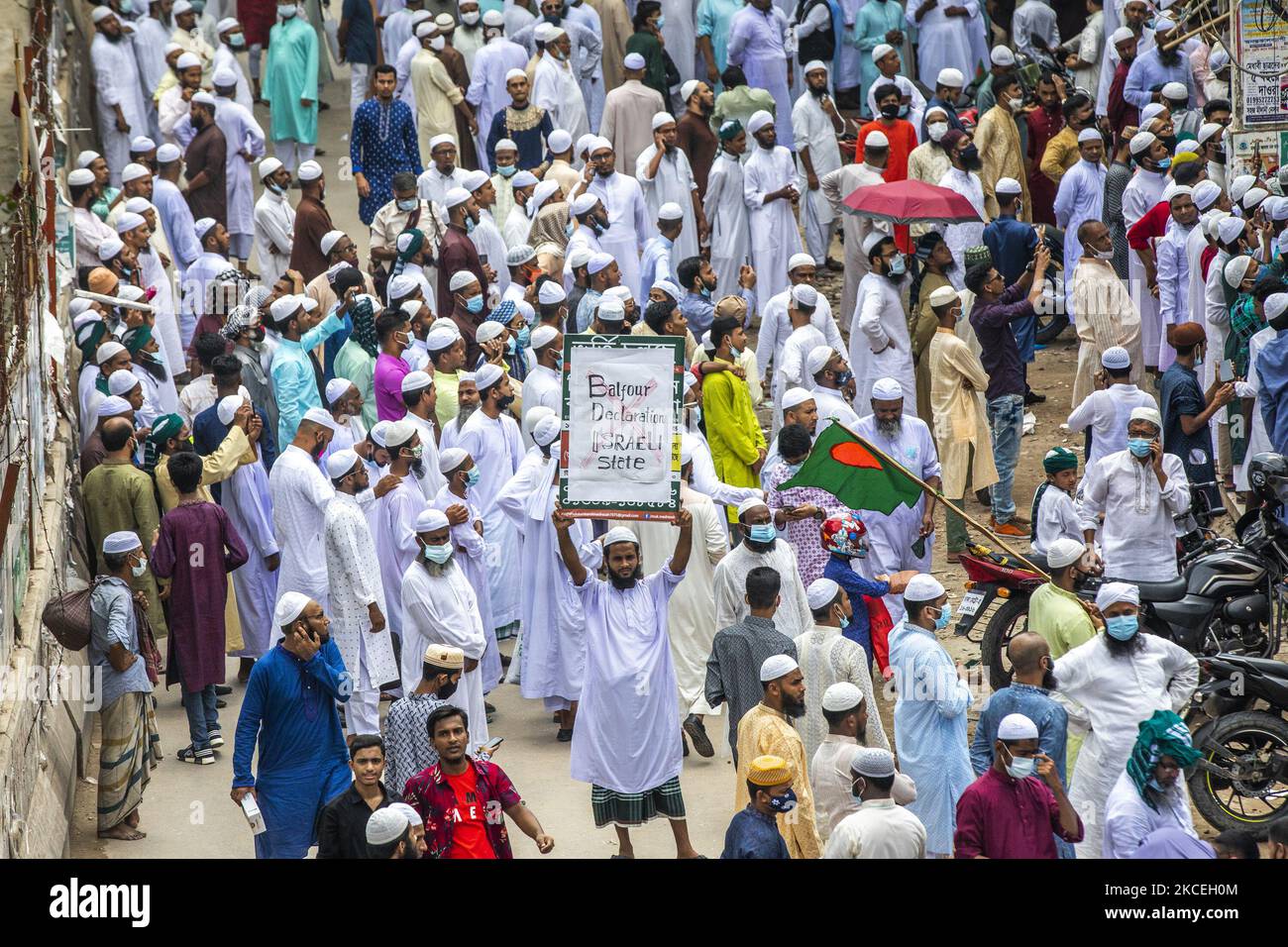Activists of the Islamist political party Islami Andolan Bangladesh protest against Israel's attack on Palestinians on the Gaza Strip, after Eid-al-Fitr prayers in Dhaka on May 14, 2021. (Photo by Ahmed Salahuddin/NurPhoto) Stock Photo