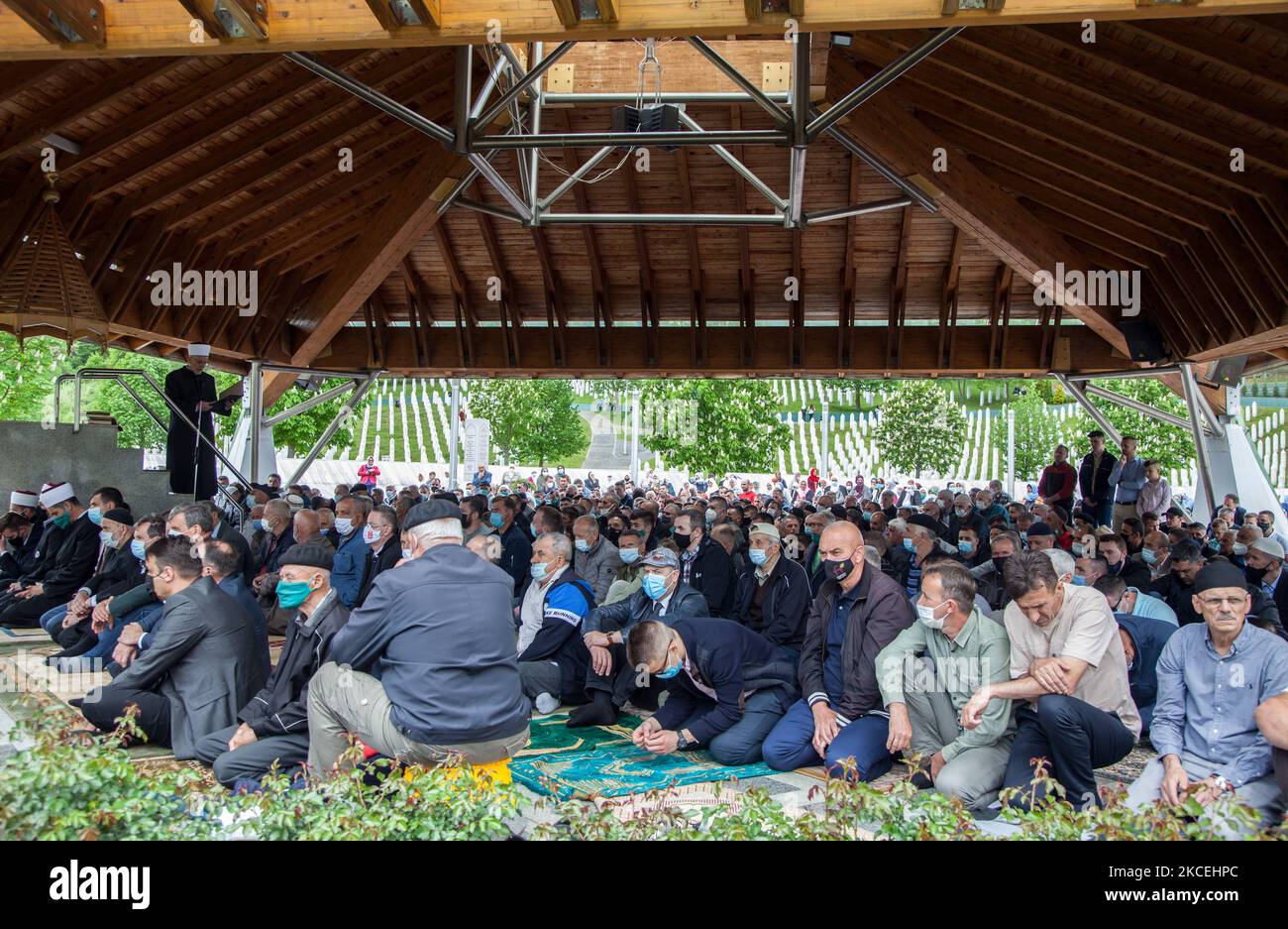 Bosnian Muslim men wearing face masks pray during the Shaleed, the day of martyrs in Muslim tradition, is celebrated on the second day after Ramadan in Potocari, Srebrenica, Bosnia and Herzegovina, on May 15, 2021. The Potocari Memorial is a meeting place for thousands of Bosniaks from Srebrenica and the whole country who come to pray and pay tribute to their loved ones killed in July 1995. (Photo by Jose Antonio Sanchez/NurPhoto) Stock Photo
