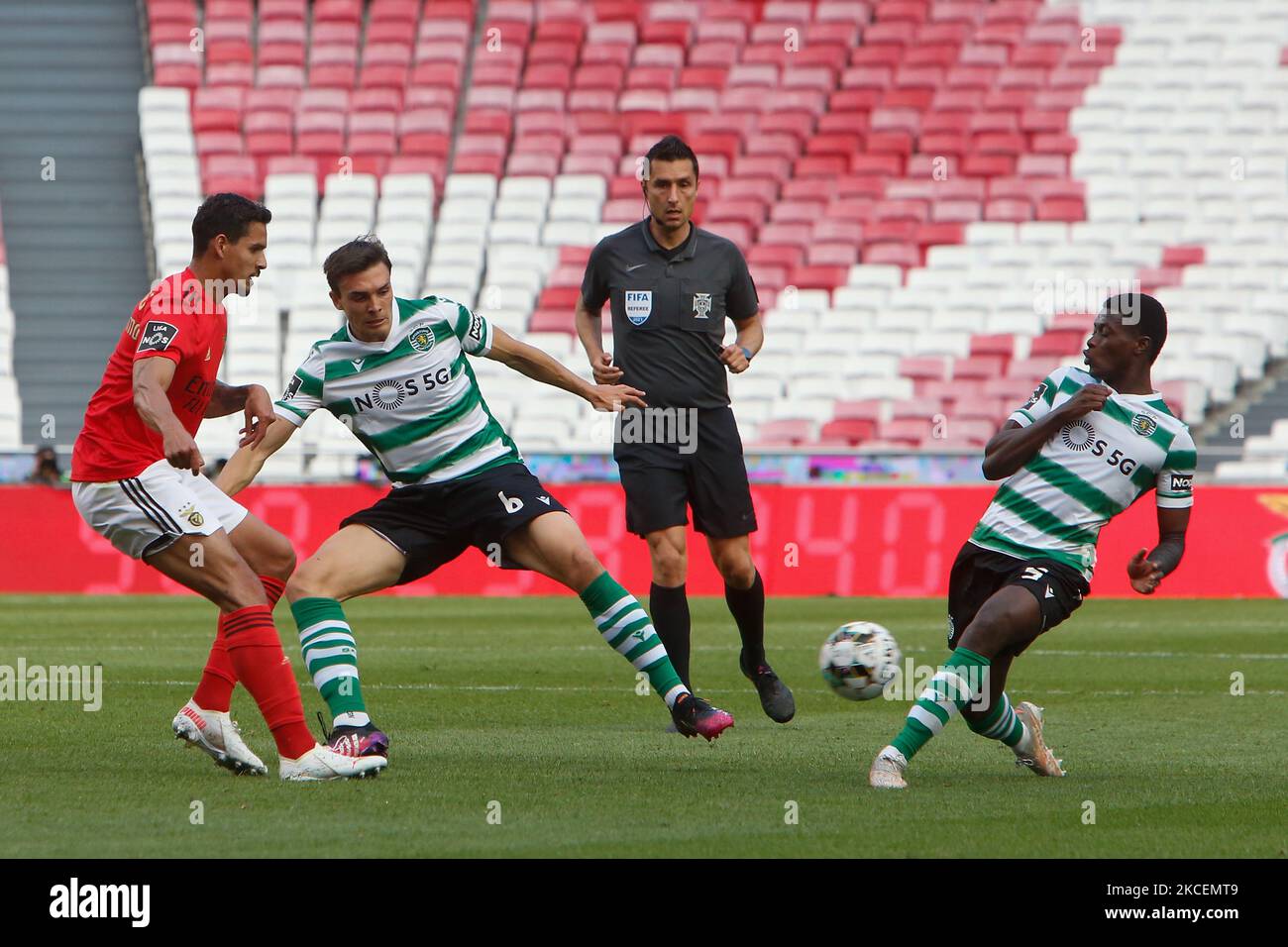 João Palhinha and Nuno Mendes of Sporting CP battle for the ball with Lucas Verissimo of SL Benfica during the Liga NOS match between SL Benfica and Sporting CP at Estadio da Luz on 15th May, 2021 in Lisbon, Portugal. (Photo by Valter Gouveia/NurPhoto) Stock Photo