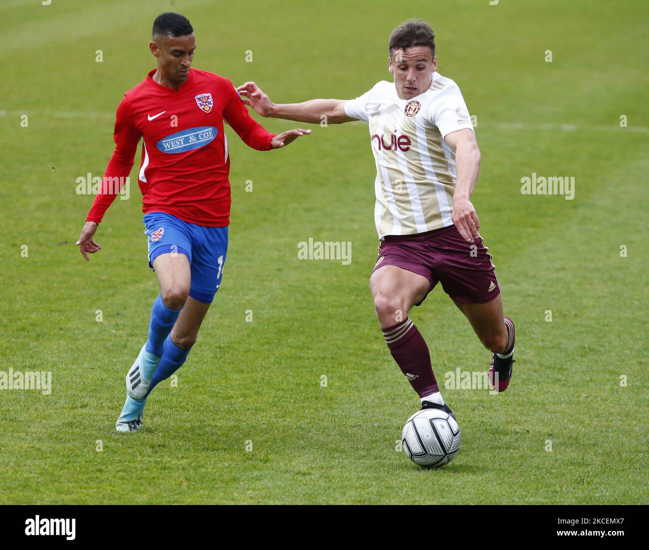 LR Dagenham & Redbridge's Saunders and Jeff King of FC Halifax