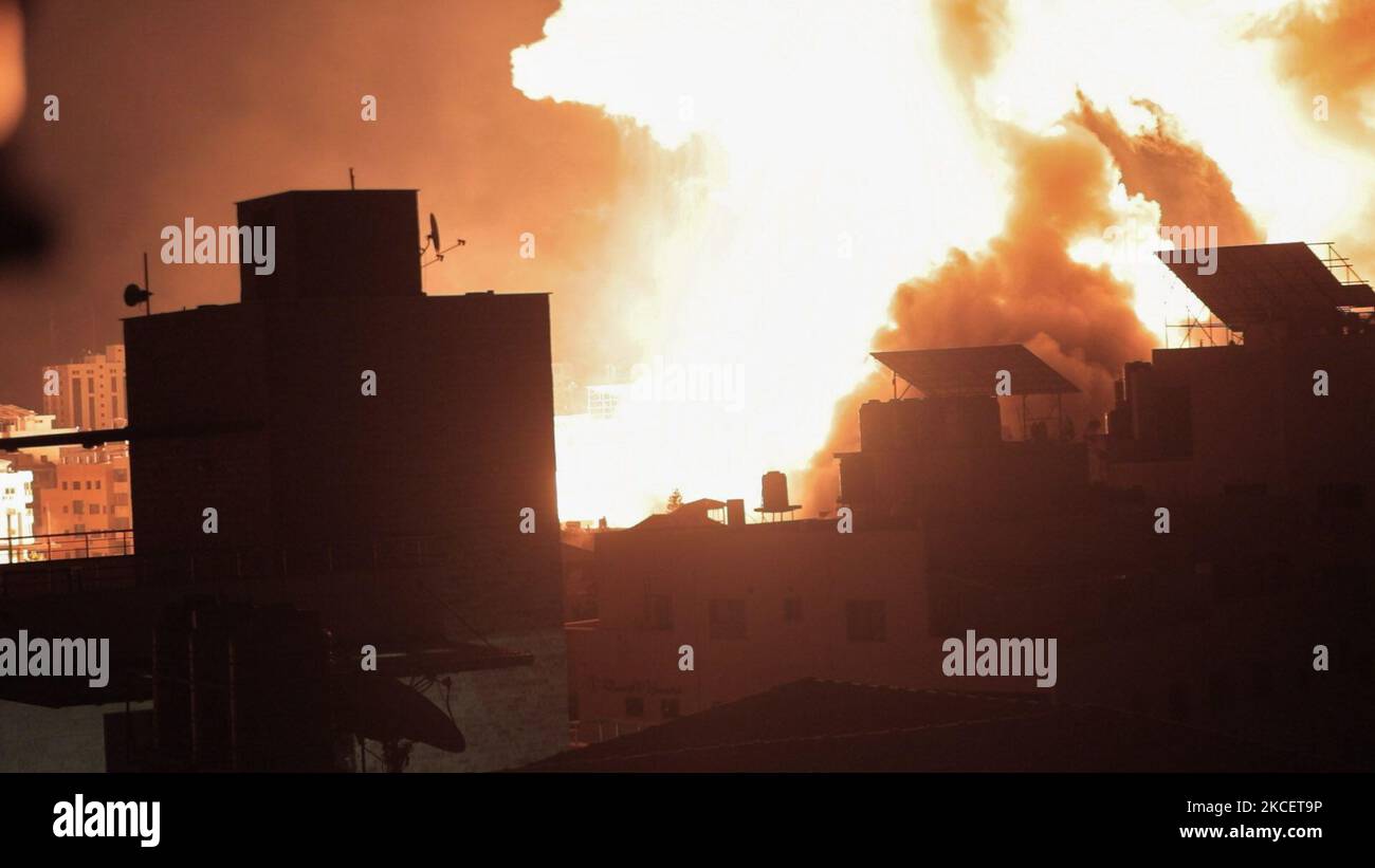 A ball of fire explodes above buildings in Gaza City as Israeli forces shell the Palestinian enclave, early on May 18, 2021. - Israeli jets kept up a barrage of air strikes against the Palestinian enclave of Gaza as a week of violence that has killed more than 200 people pushed world leaders to step up mediation. (Photo by Momen Faiz/NurPhoto) Stock Photo
