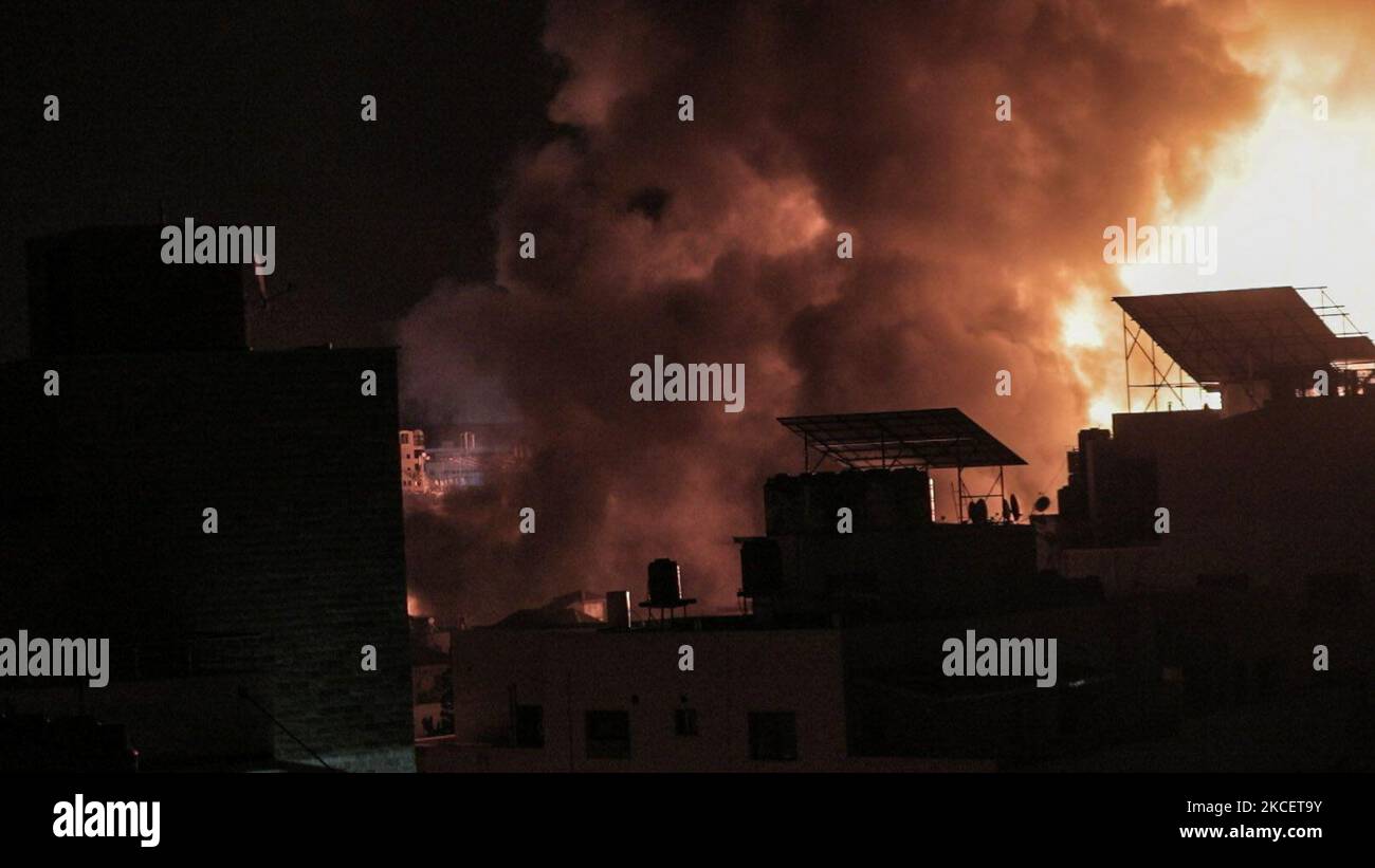 A ball of fire explodes above buildings in Gaza City as Israeli forces shell the Palestinian enclave, early on May 18, 2021. - Israeli jets kept up a barrage of air strikes against the Palestinian enclave of Gaza as a week of violence that has killed more than 200 people pushed world leaders to step up mediation. (Photo by Momen Faiz/NurPhoto) Stock Photo