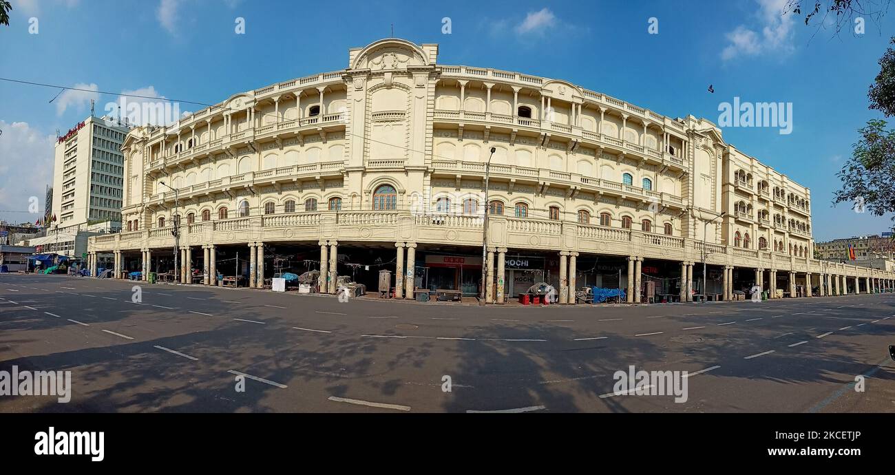 A panoramic shot of an shopping hub during 14 day lockdown in Kolkata, India on 18 May 2021. (Photo by Debarchan Chatterjee/NurPhoto) Stock Photo