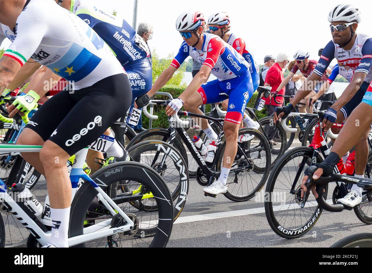 The transit of cyclists at Palazzo Ducale of Mantua during the 104th Giro d'Italia 2021, Stage 13 at Palazzo Ducale on May 21, 2021 in Mantova, Italy. (Photo by Emmanuele Ciancaglini/NurPhoto) Stock Photo