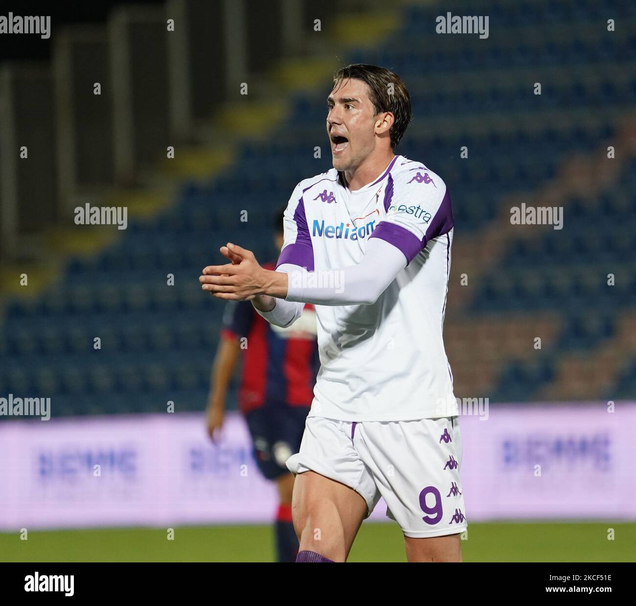 the player of acf fiorentina dusan vlahovic in contrast the player