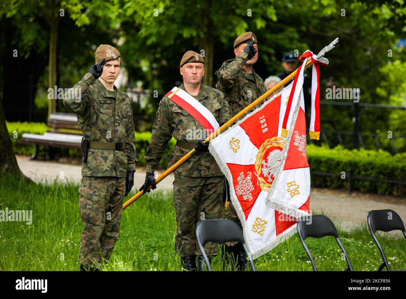 The Army of the Land Forces has put on guard duty in Wroclaw, Poland, on May 25, 2021 during the 74th anniversary of Witold Pilecki's death. Witold Pilecki (13 May 1901 – 25 May 1948) was a Polish cavalry officer, intelligence agent, and resistance leader. Early in World War II he co-founded the Secret Polish Army resistance movement. (Photo by Krzysztof Zatycki/NurPhoto) Stock Photo