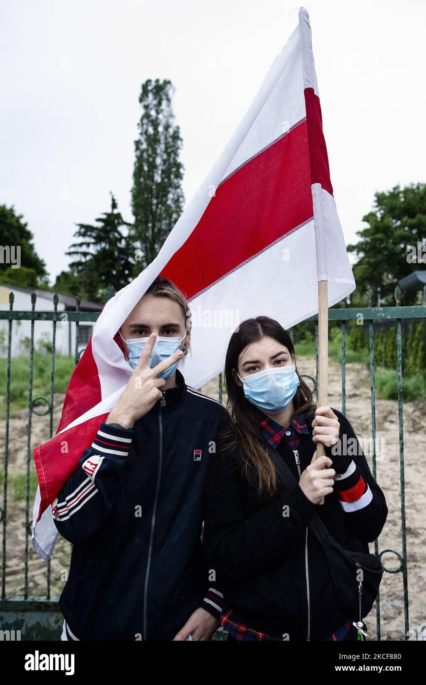 Belarusians and Poles gathered in front of Belarusian Embassy in Warsaw in a protest agaings Lukashenko's dictatorship, calling for releasing over 400 political prisoners held in custody by president's regime. Warsaw, Poland, on May 25th, 2021. (Photo by Piotr Lapinski/NurPhoto) Stock Photo