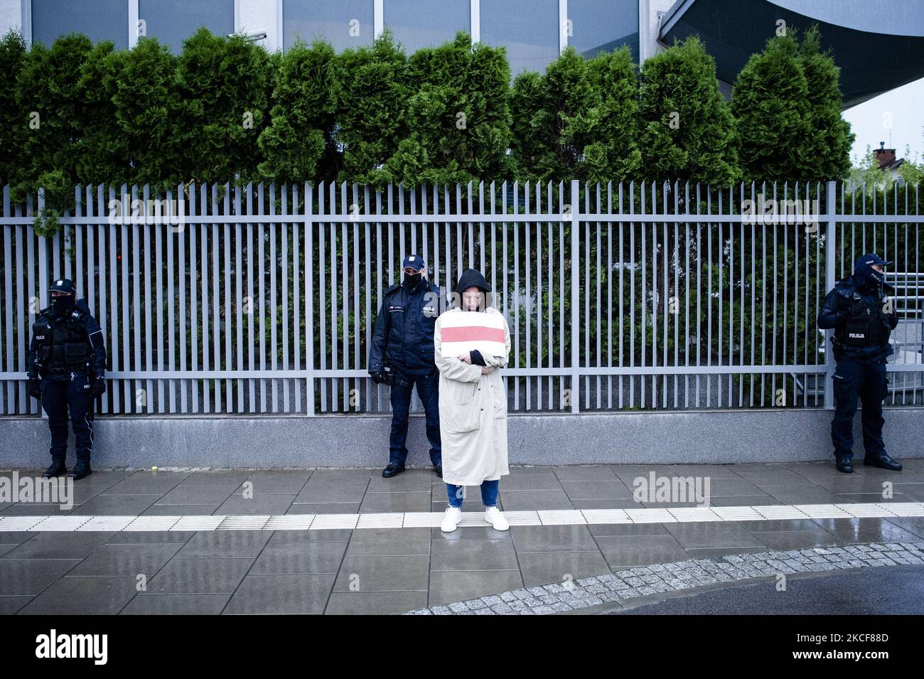 Belarusians and Poles gathered in front of Belarusian Embassy in Warsaw in a protest agaings Lukashenko's dictatorship, calling for releasing over 400 political prisoners held in custody by president's regime. Warsaw, Poland, on May 25th, 2021. (Photo by Piotr Lapinski/NurPhoto) Stock Photo