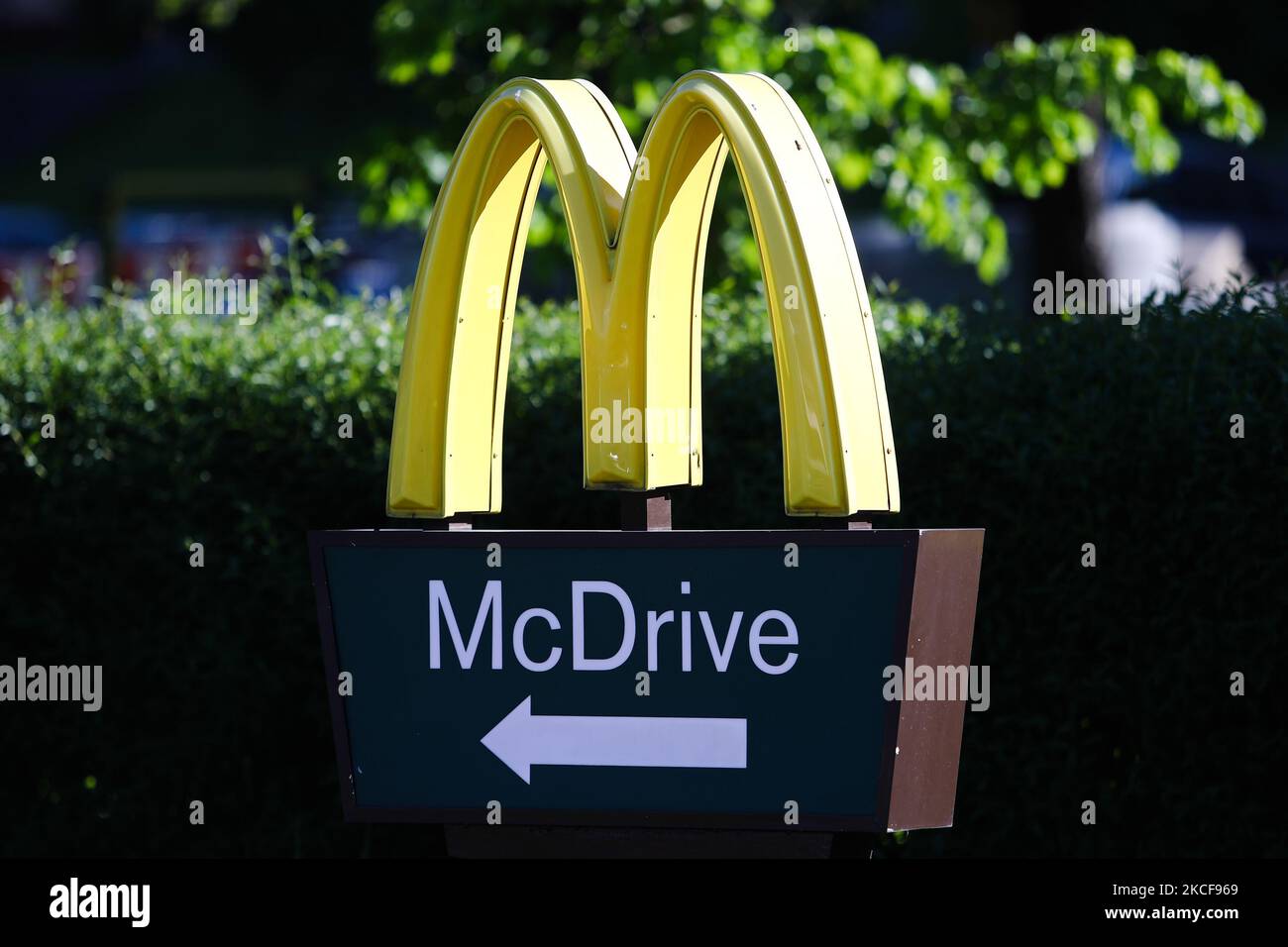 McDrive logo is seen near the McDonald's restaurant in Krakow, Poland on May 26, 2021. (Photo by Jakub Porzycki/NurPhoto) Stock Photo