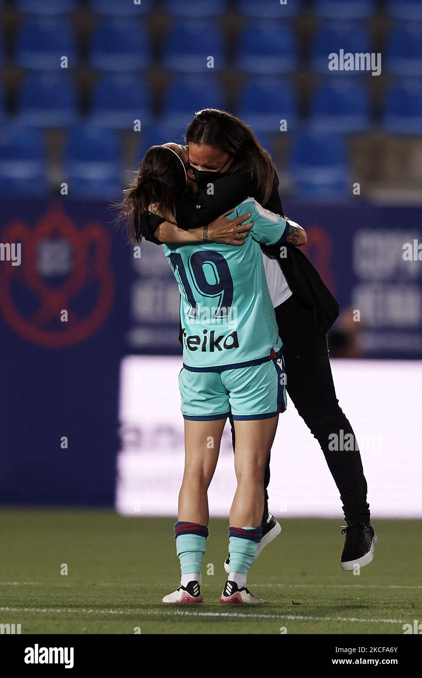 Maria Pry head coach and Esther Gonzalez of Levante celebrates victory after to the Copa de la Reina Semifinal match between Atletico de Madrid and Levante at Estadio Municipal de Butarque on May 27, 2021 in Leganes, Spain. (Photo by Jose Breton/Pics Action/NurPhoto) Stock Photo