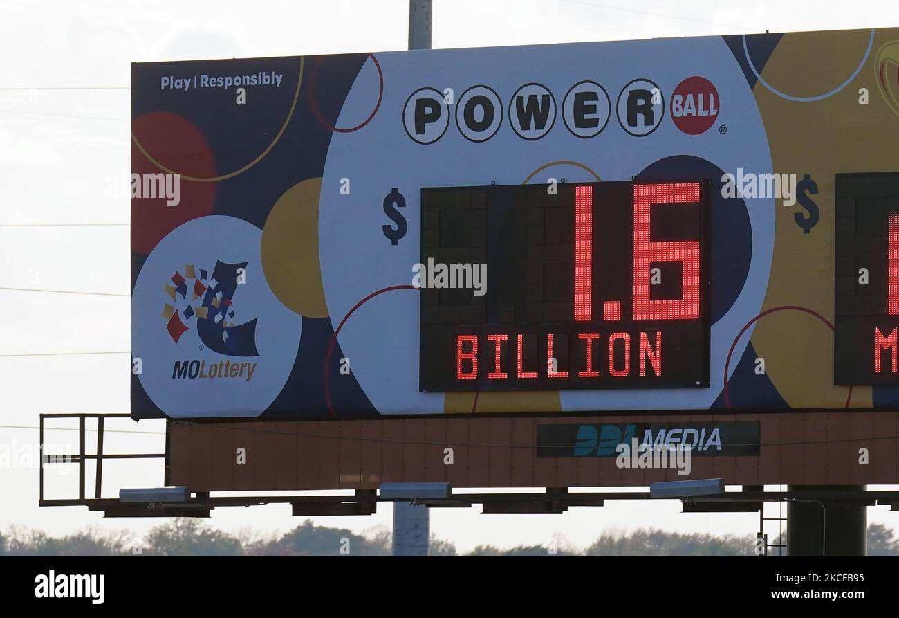 St. Louis, United States. 04th Nov, 2022. The Powerball sign in St ...