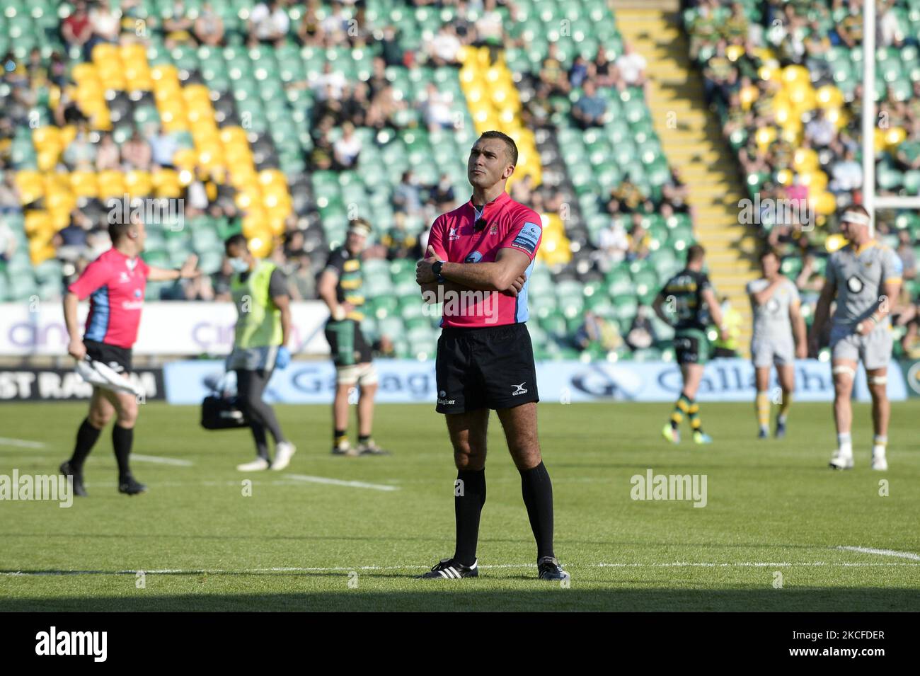 Referee Adam Leal watches tv review during the Gallagher Premiership match between Northampton Saints and Wasps at Franklin's Gardens, Northampton on Saturday 29th May 2021. (Photo by Ben Pooley/MI News/NurPhoto) Stock Photo
