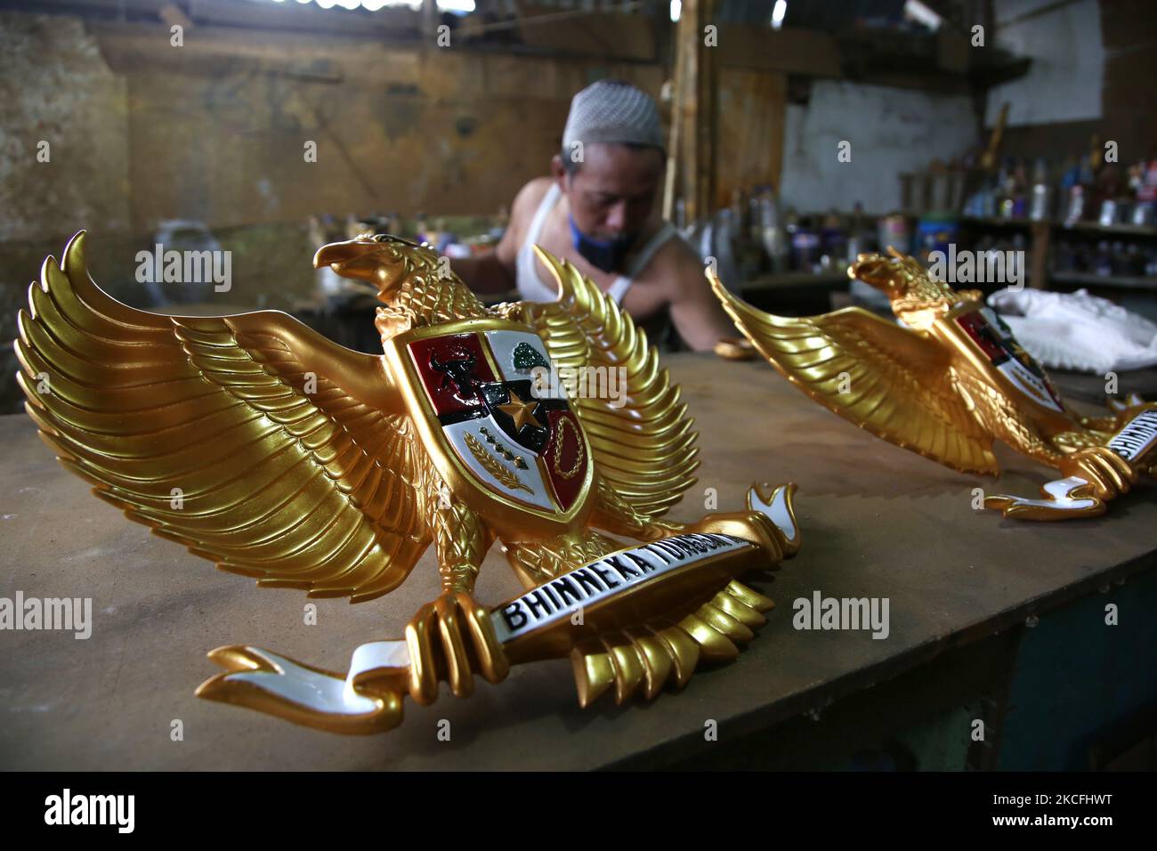 Craftsmen make a statue of Garuda Pancasila as the symbol of the state in a home industry in the Greater Bali area, Kalimalang, East Jakarta, On JUNE, 2, 2021. This business has revived during the Covid-19 pandemic as orders from various national symbols arrived from a number of regions from inside and outside Indonesia to be used as office and school wall decorations. (Photo by Dasril Roszandi/NurPhoto) Stock Photo