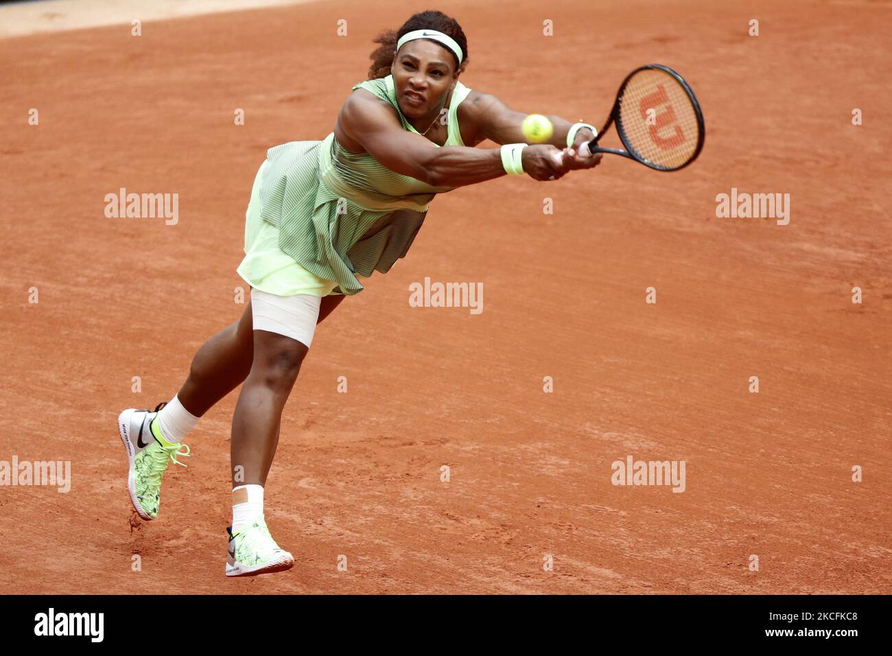 Serena Williams of the United States in action against Danielle Collins of the United States on Court Philippe-Chatrier during the third round of the singles competition at the 2021 French Open Tennis Tournament at Roland Garros on June 4th 2021 in Paris, France. (Photo by Mehdi Taamallah/NurPhoto) Stock Photo