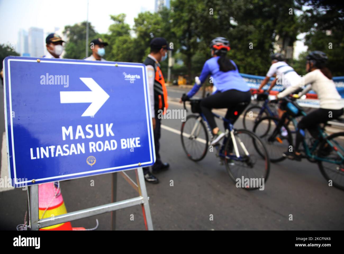 A road bike user tries to cross the Kampung Melayu-Rubber Non-Toll Flyover, Jakarta on June, 6, 2021. The Provincial Government (Pemprov) of Jakarta made a trial rule for the 3.7 kilometer Non-Toll Flyover (JLTN) towards Kampung Melayu-rubber as a special lane for road bike cyclists every weekend, the Non-Toll Flyover Policy (JLNT) for road bikes the bike is not for non-road bike cyclists which is open from 5 to 8 am, so that residents can enjoy a quiet road in the city center without any disturbance from other vehicles. (Photo by Dasril Roszandi/NurPhoto) Stock Photo