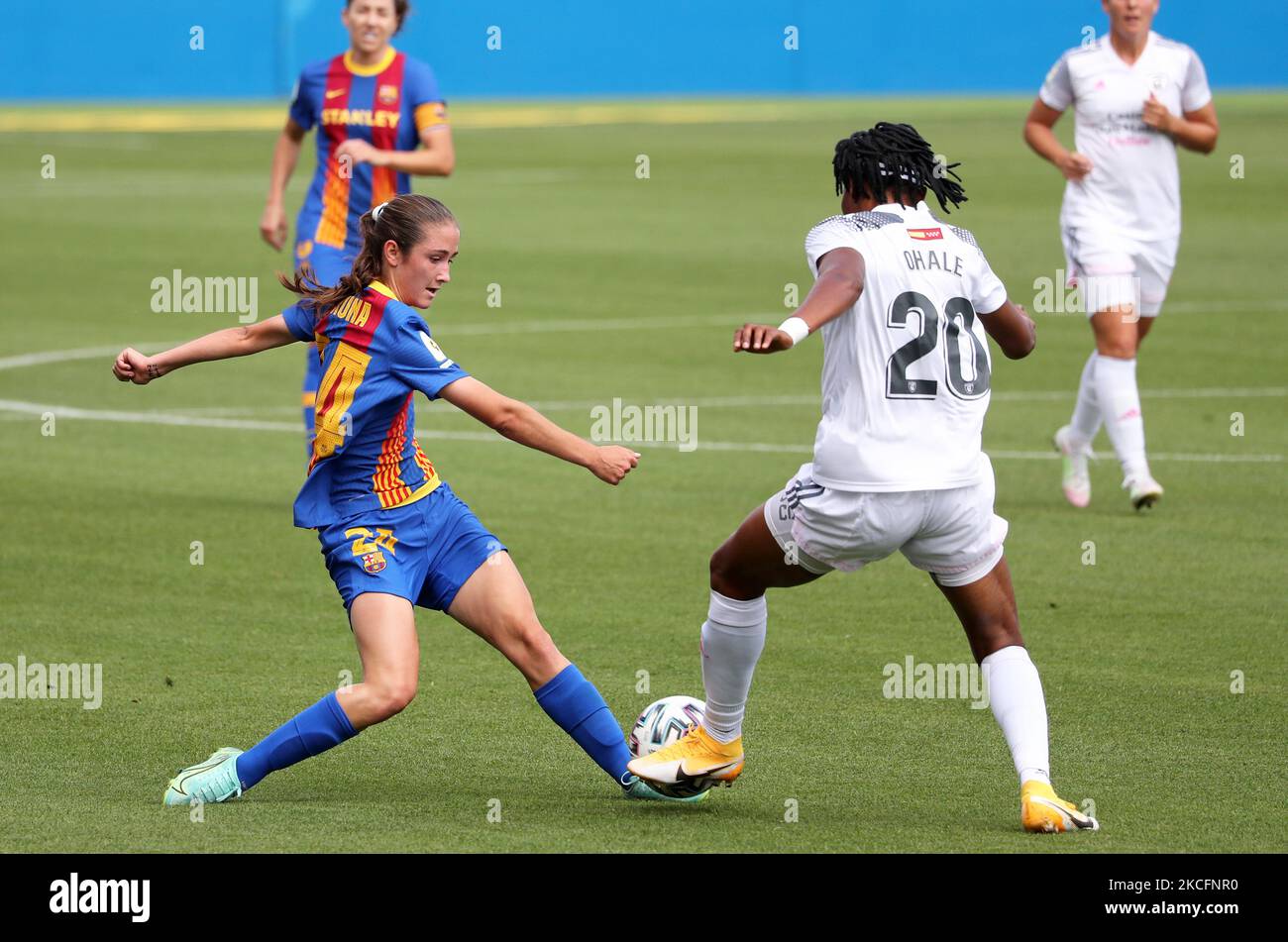 bruna-vilamala-and-osinachi-ohale-during-the-match-between-fc-barcelona
