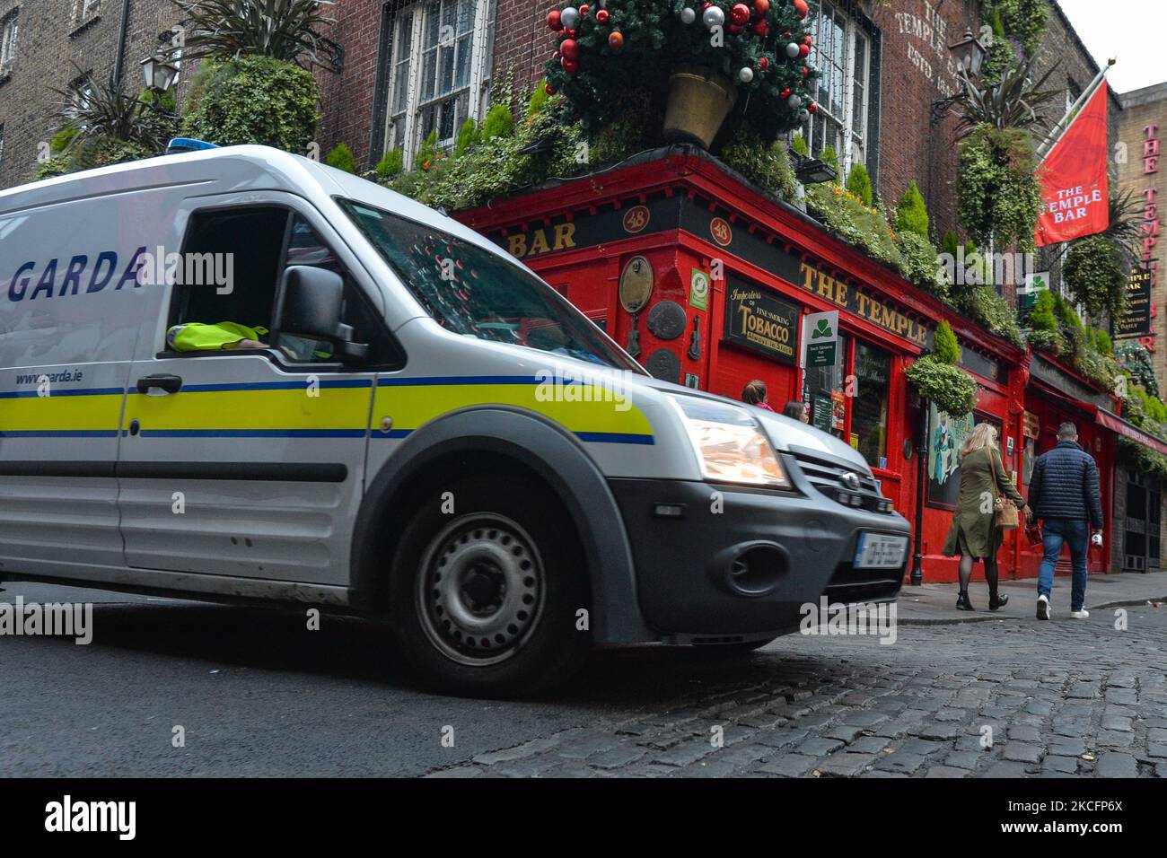 Gardai car patrol the Temple Bar area in Dublin. On Sunday, 6 June 2021, in Dublin, Ireland. (Photo by Artur Widak/NurPhoto) Stock Photo