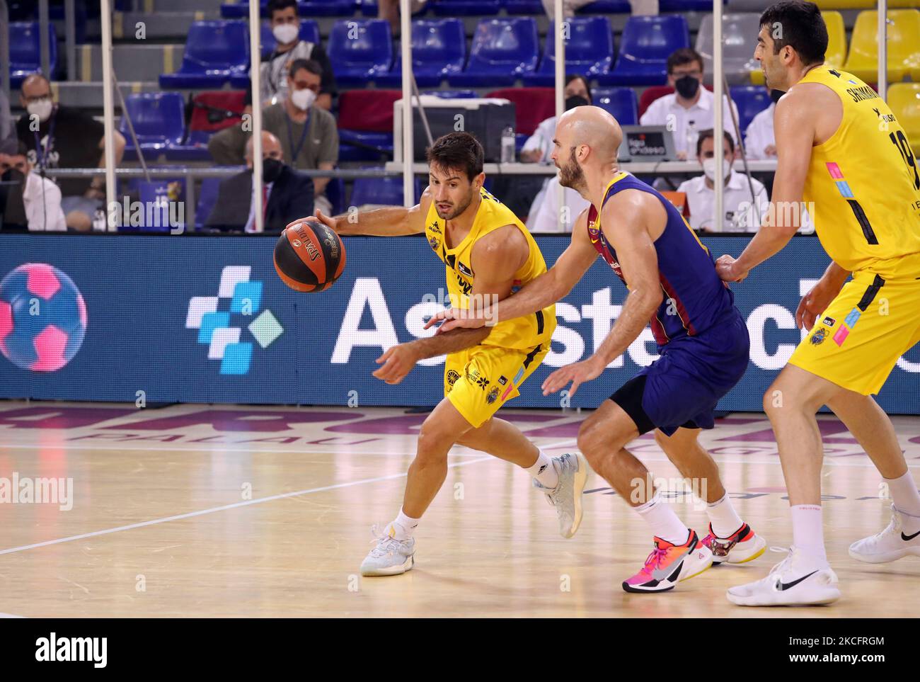 Bruno Fitipaldo, Nick Calathes and Giorgi Shermadini during the match between FC Barcelona and Lenovo Tenerife, corresponding to the 1st match of semifinal the play off of the Liga Endesa, played at the Palau Blaugrana, on 07th June 2021, in Barcelona, Spain. -- (Photo by Urbanandsport/NurPhoto) Stock Photo