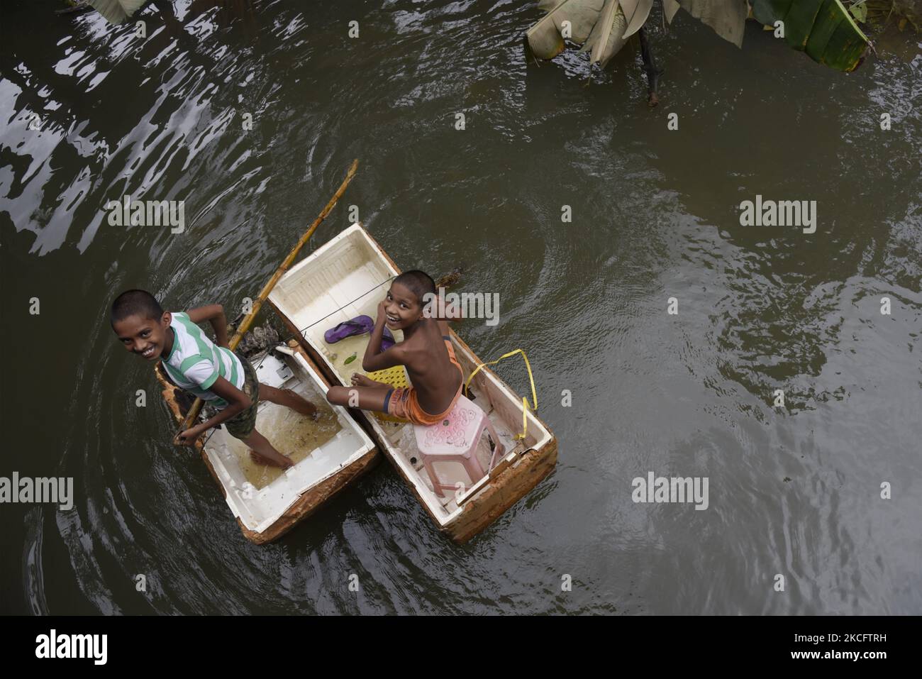 Sri lanka children boat hi-res stock photography and images - Alamy