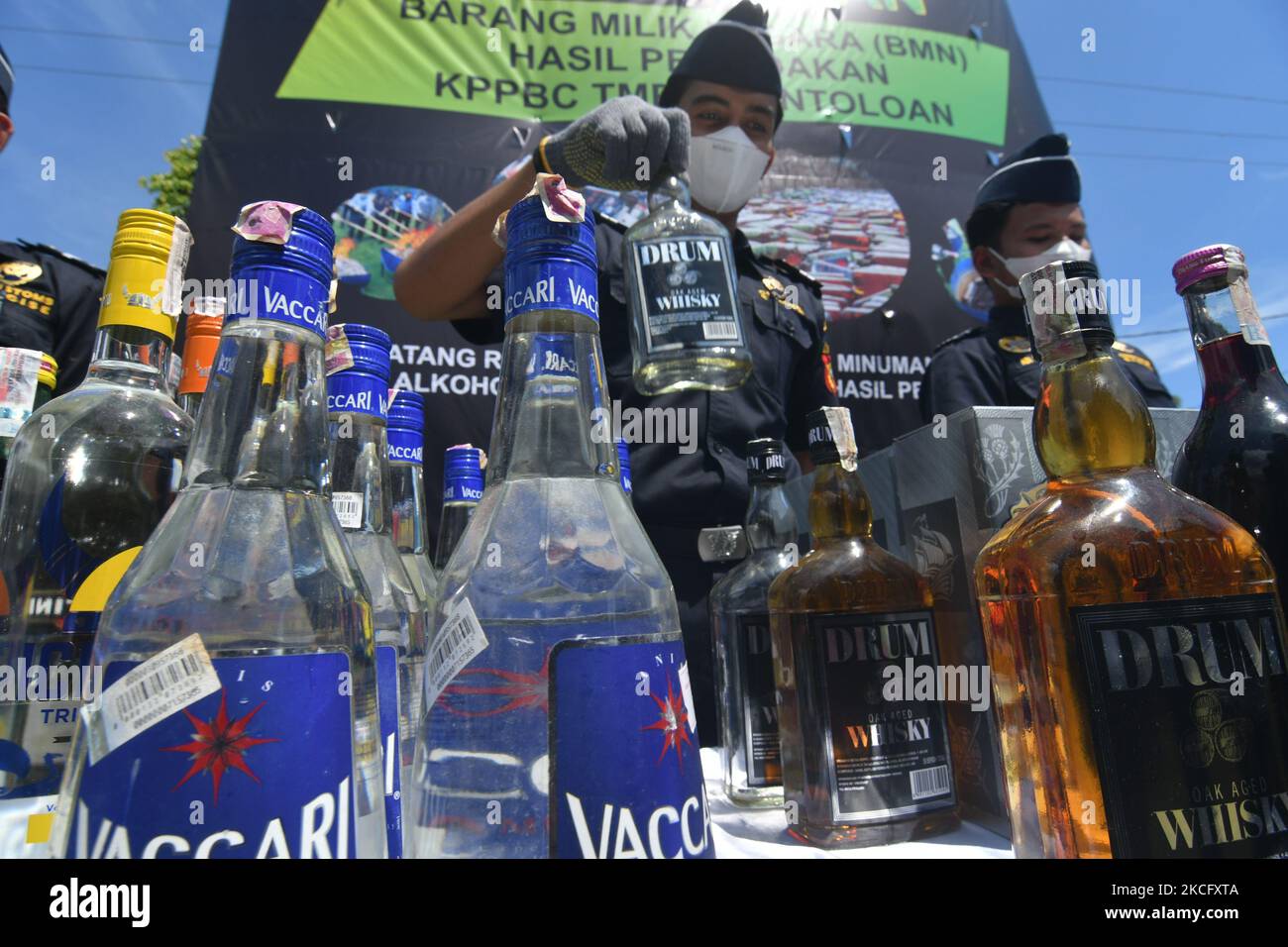 Excise stamps hi-res stock photography and images - Alamy