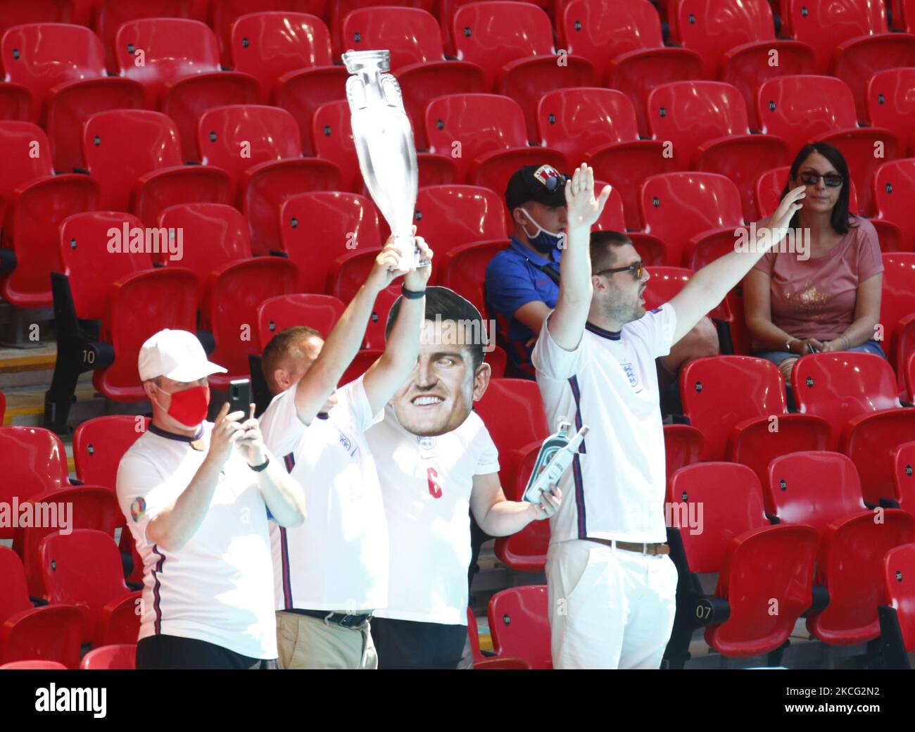 England european championship trophy hi-res stock photography and ...