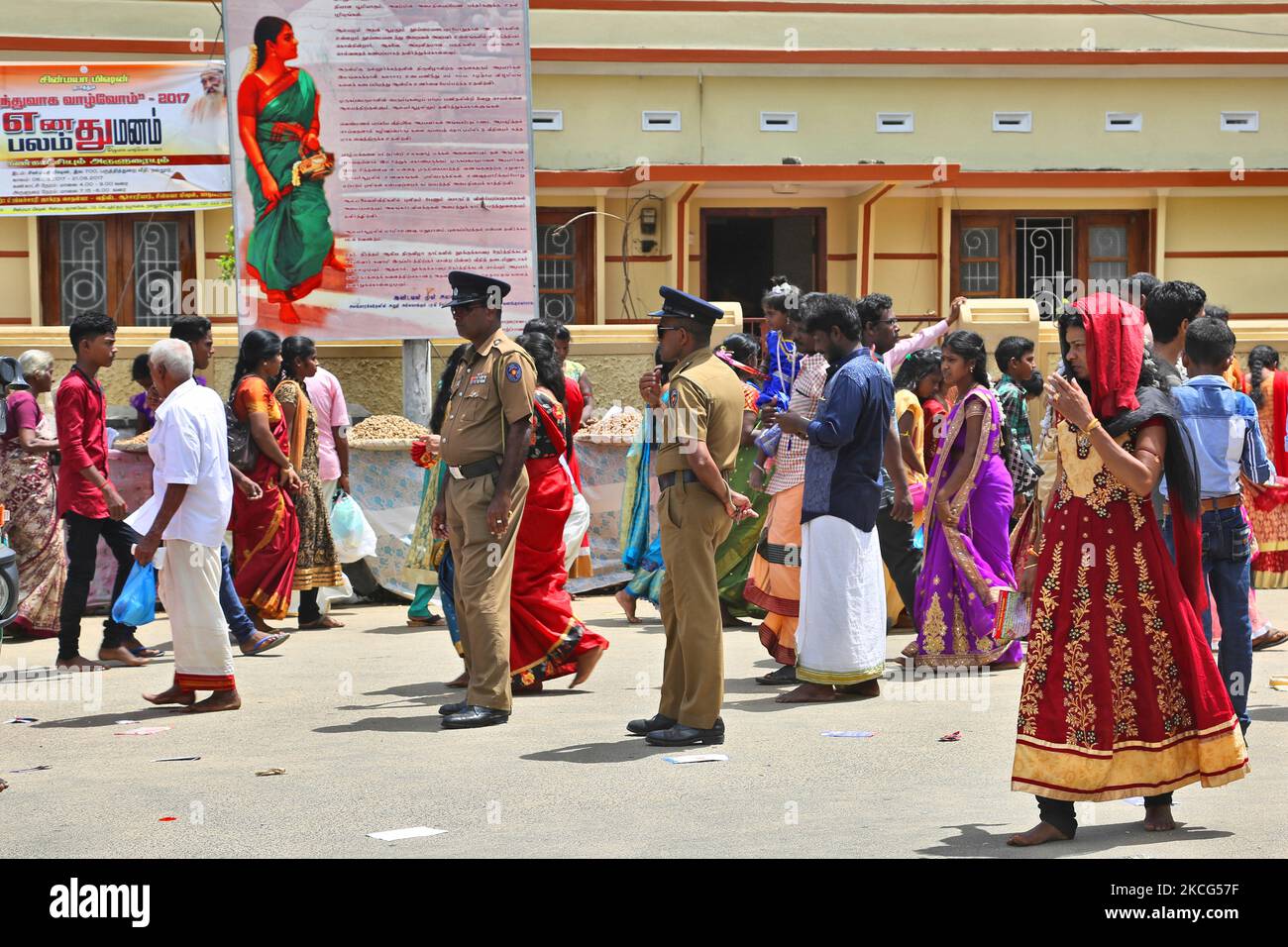 Crowds of Hindu devotees heading to the Nallur Kandaswamy Kovil (Nallur Temple) during the Nallur Ther Festival (Nallur Chariot Festival) at the Nallur Kandaswamy Kovil (Nallur Temple) in Jaffna, Sri Lanka. Hundreds of thousands of Tamil Hindu devotees from across the globe attended this festival. (Photo by Creative Touch Imaging Ltd./NurPhoto) Stock Photo