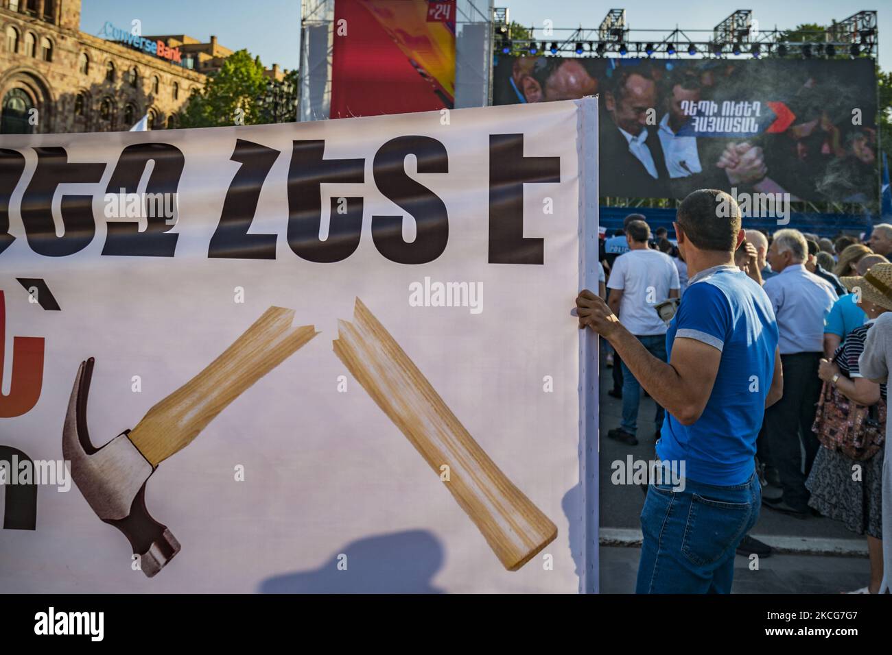 Supporters of the Armenia Alliance with a banner with a broken hammer