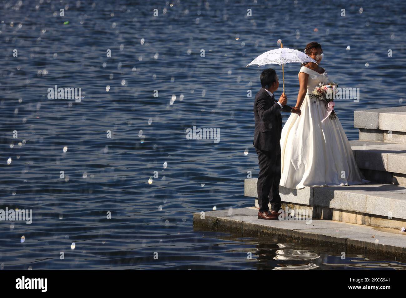 Group photoshoot hi-res stock photography and images - Alamy