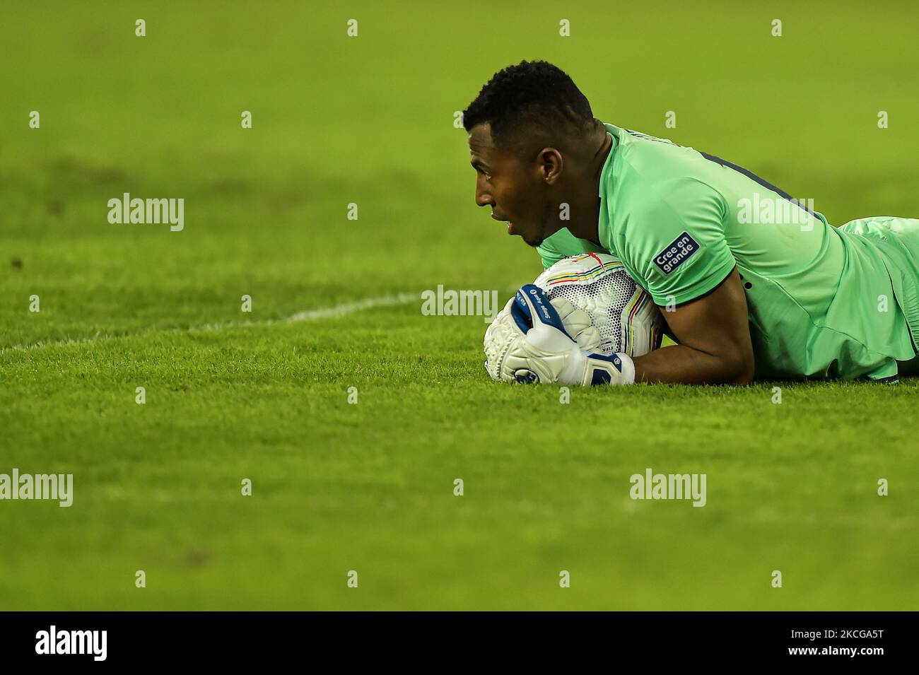 Angulo some dos jogos do Santos e fica mais longe da Copa, pelo Equador