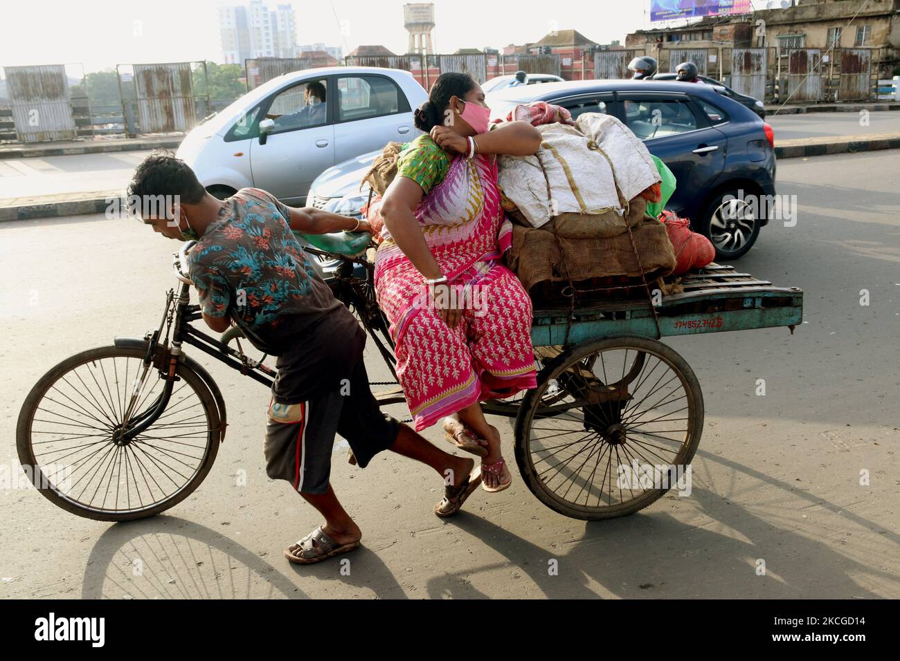 Vegitable Riksha Rickshaw india covid hi-res stock photography and images - Alamy