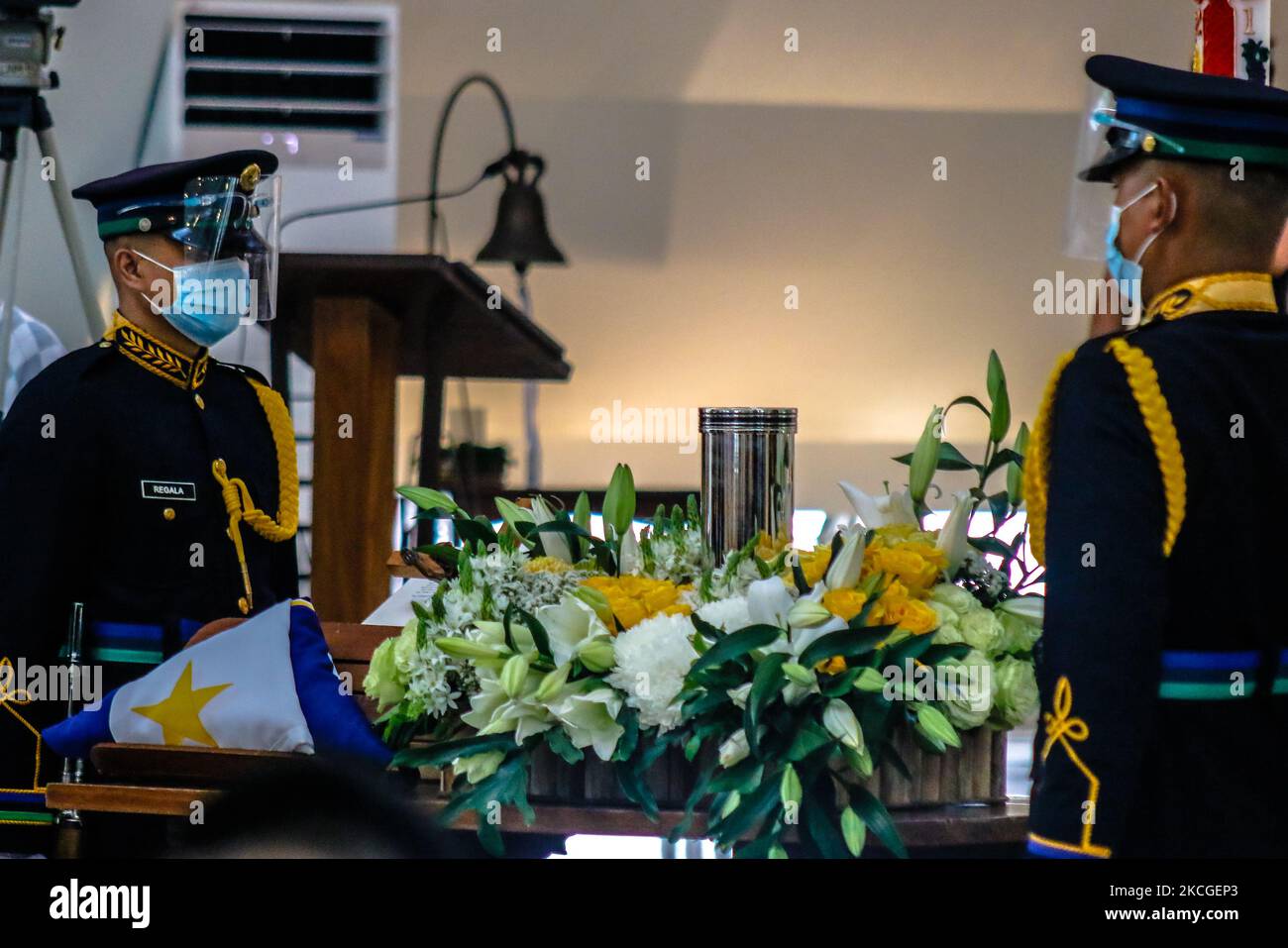 Ashes of Former Philippine President Benigno 'Noynoy' Aquino III are brought to Ateneo De Manila University in Quezon City, Philippines for public viewing on June 25, 2021. Former President Benigno Aquino III publicly known as PNoy, peacefully died last Thursday morning, June 24, 2021 at the age of 61 because of Renal Disease. (Photo by Ryan Eduard Benaid/NurPhoto) Stock Photo