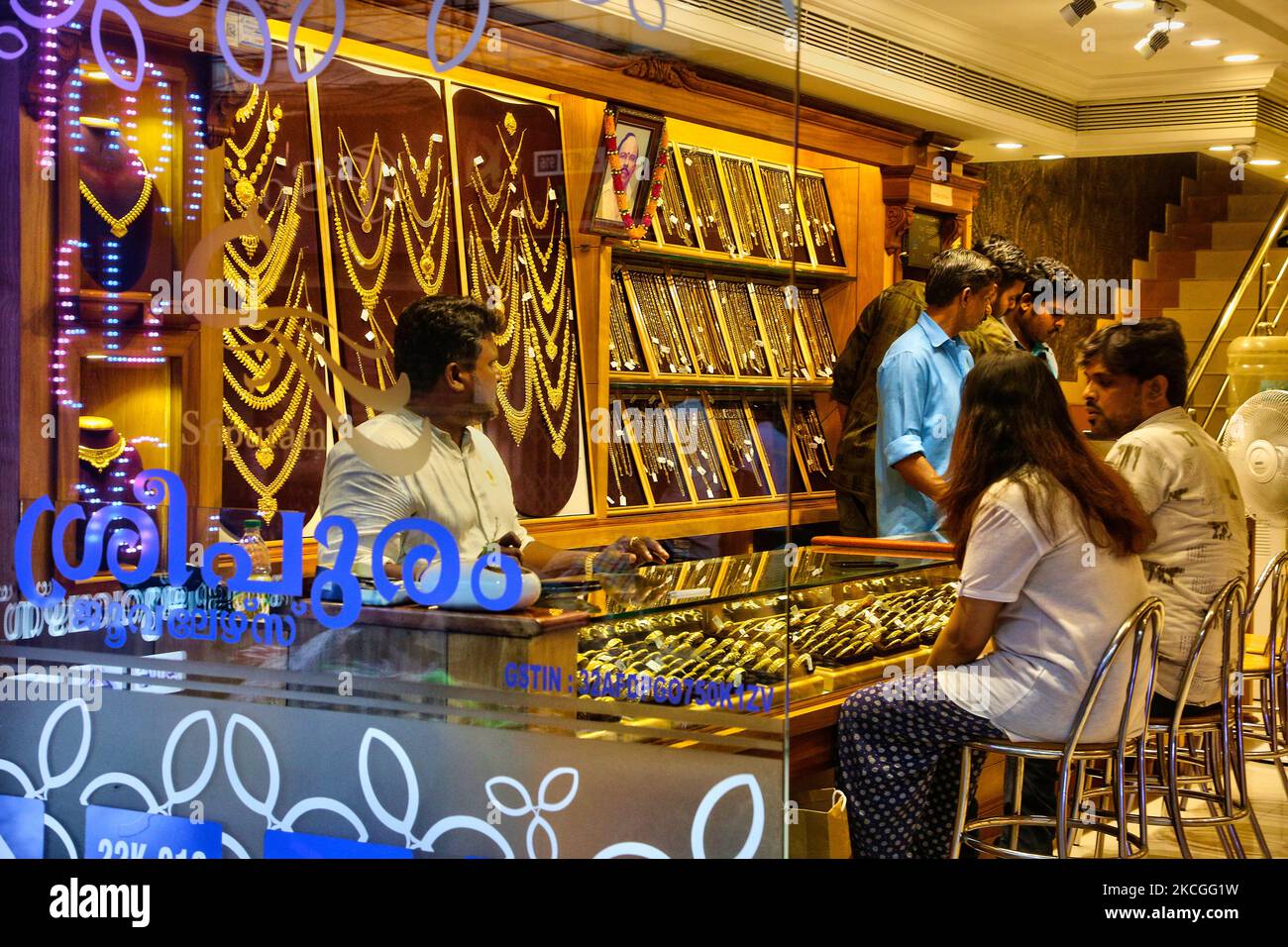 jewellery-store-in-the-chalai-market-in-the-city-of-thiruvananthapuram